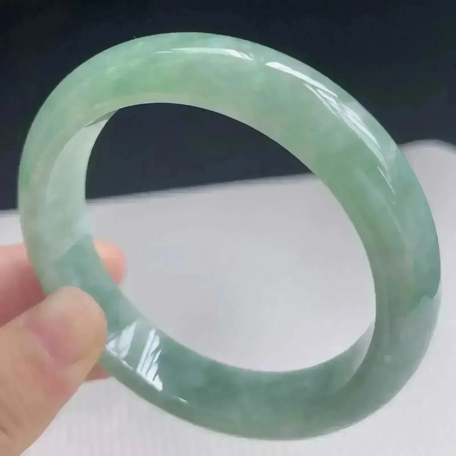 天然玉石翡翠54.5圈口镯子缅甸A货满绿正圈手镯百搭款54.60g