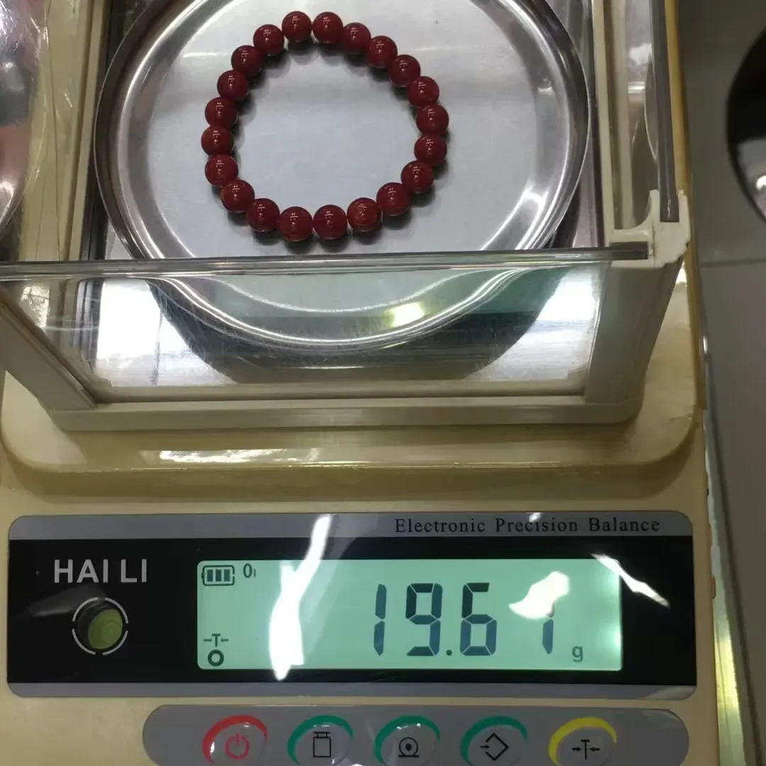 【天然日本阿卡牛血红珊瑚9mm大圆珠手串】️遇不可求！日本产地，阿卡材料，牛血红颜色，光泽柔润透亮，直径约9-8.5mm，重量19.61克，珊瑚本为佛教珍宝，来自深海千年生长，有生长纹，属于有机宝石，气场强大，稀少珍贵！每粒均为天然无添加无修补！有阿卡标志性白芯眼，收藏精品！传承宝贝！