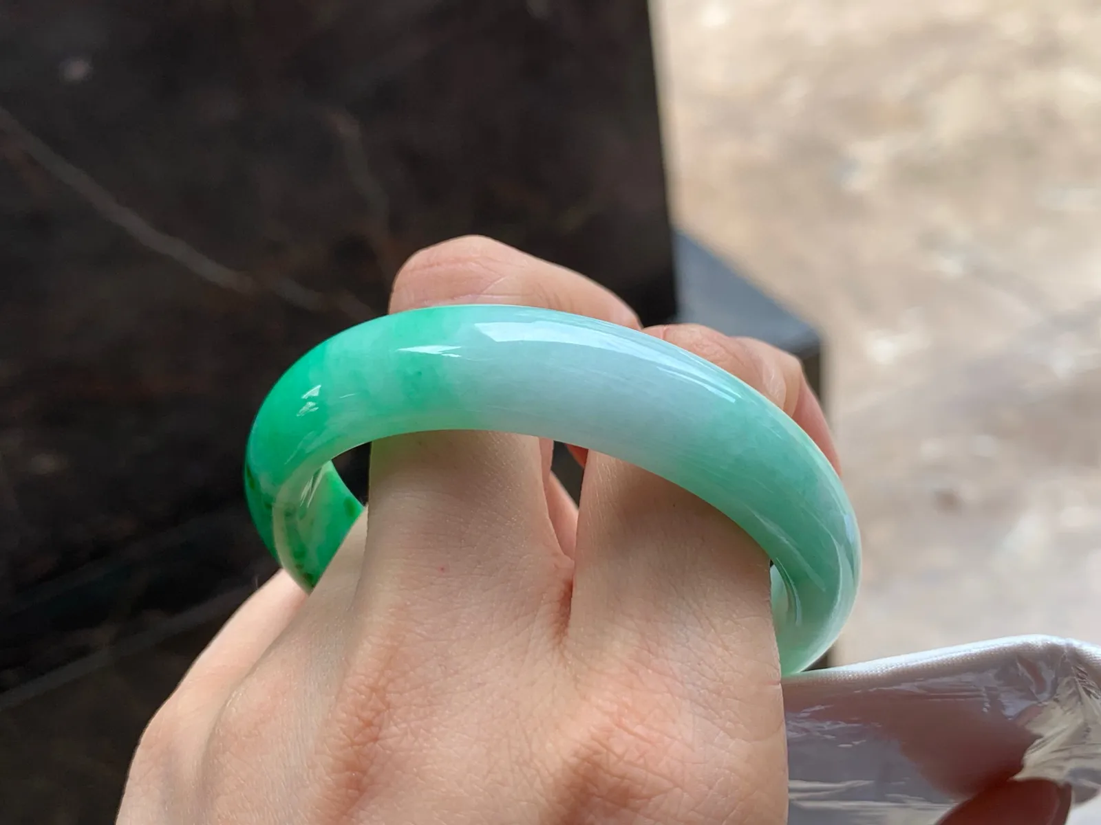辣绿贵妃镯
清爽53.5/12.5/6.9mm