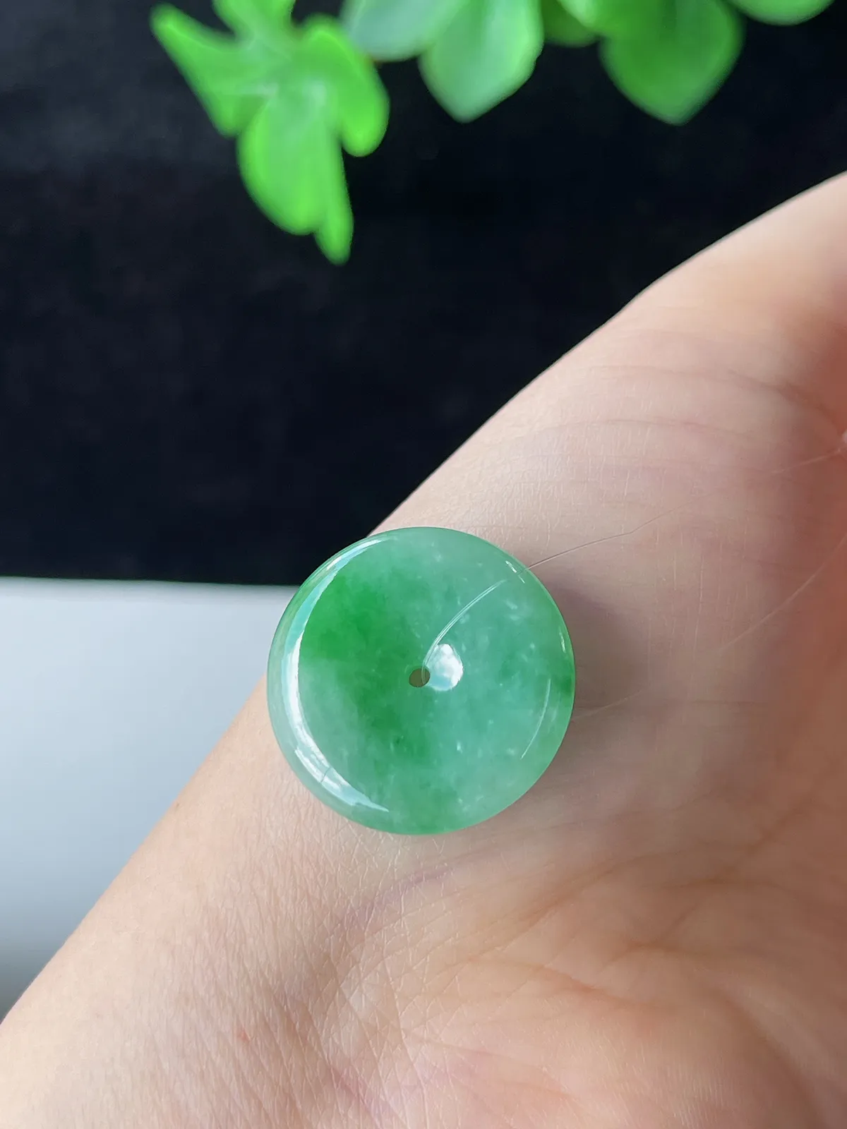 翡翠冰糯种浅绿色平安扣