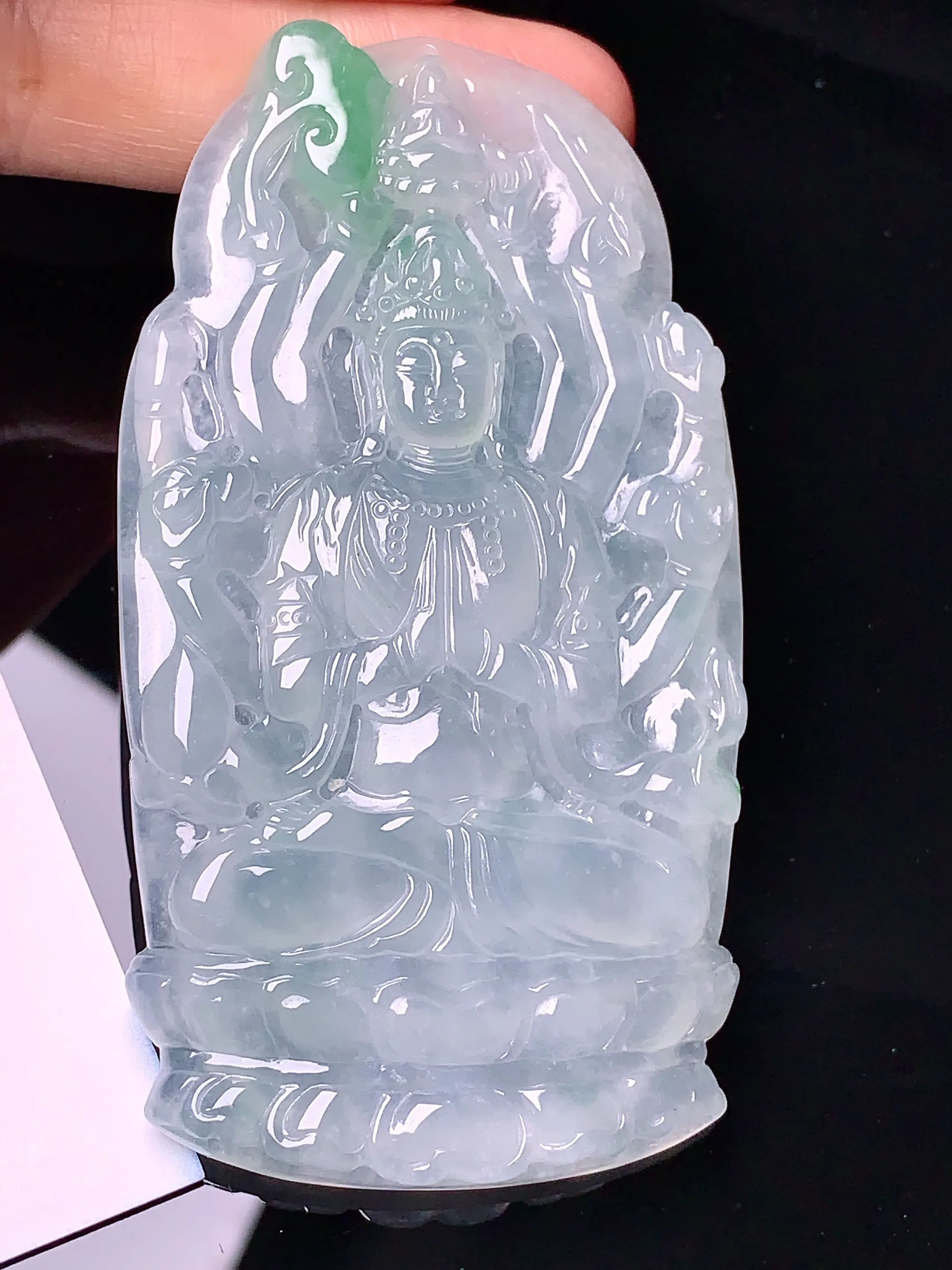 冰种飘绿千手观音吊坠 玉质细腻 水润亮眼  整体尺寸75*40.5*5.8