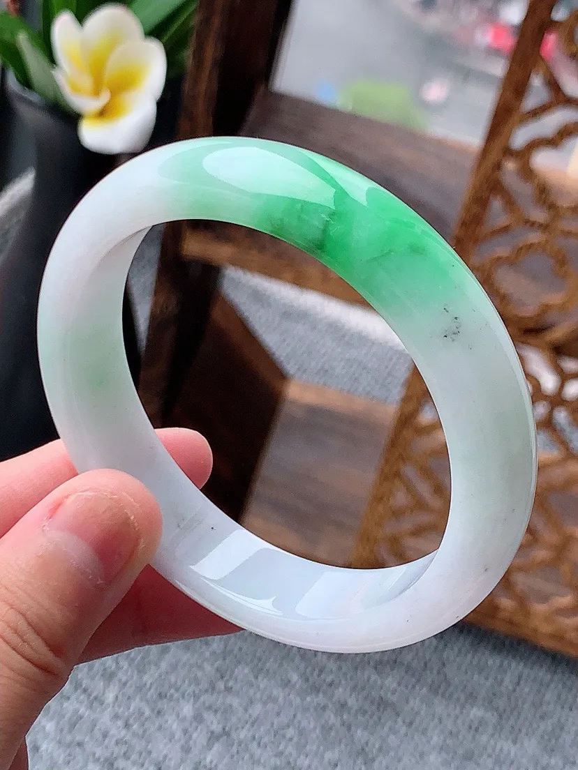 a货翡翠老坑白底青飘绿正装正圈手镯57-58圈口 尺寸57×13×7.5mm 重量59.36g 06