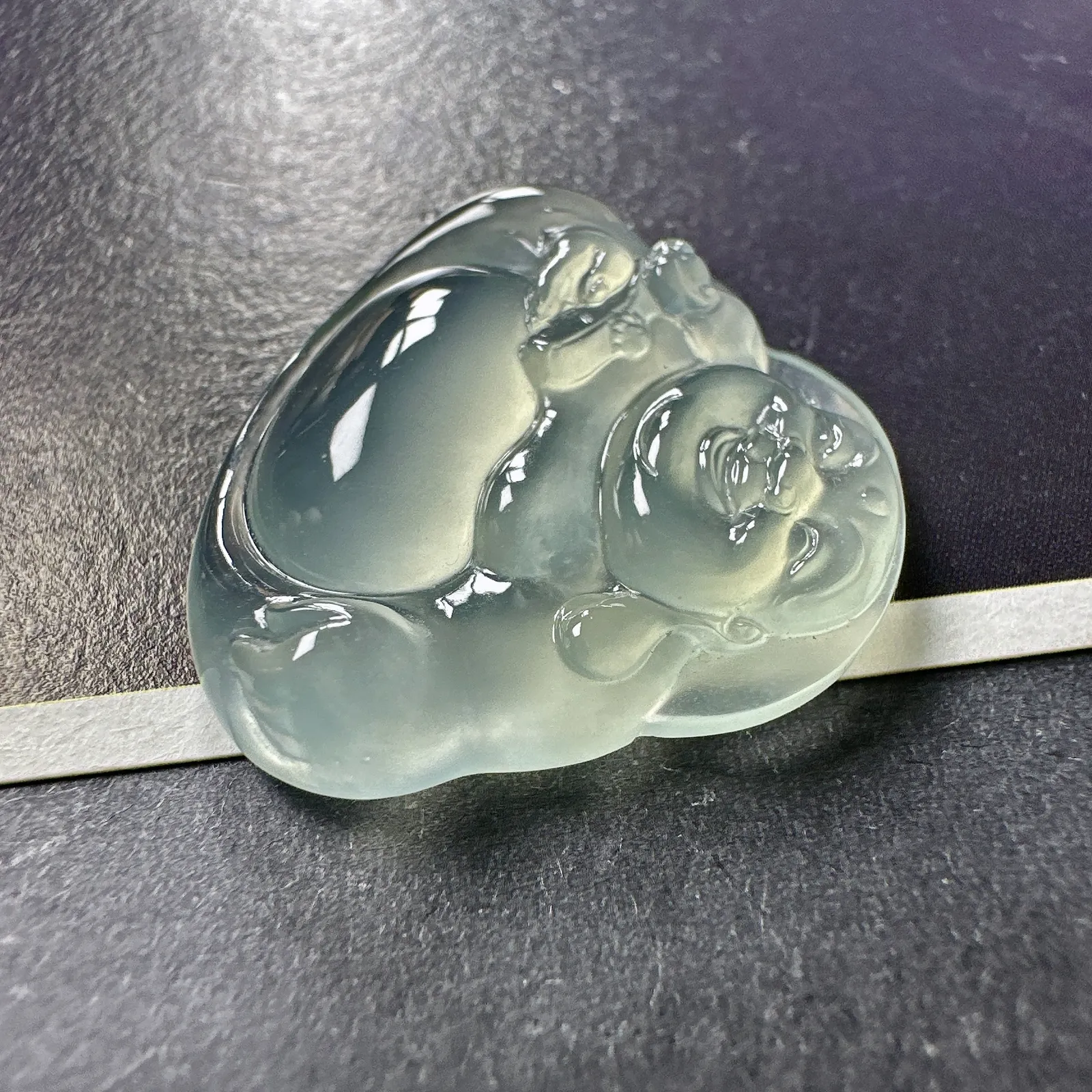 【冰种正装佛公】质地细腻，晶莹剔透，冰感十足，通透闪亮