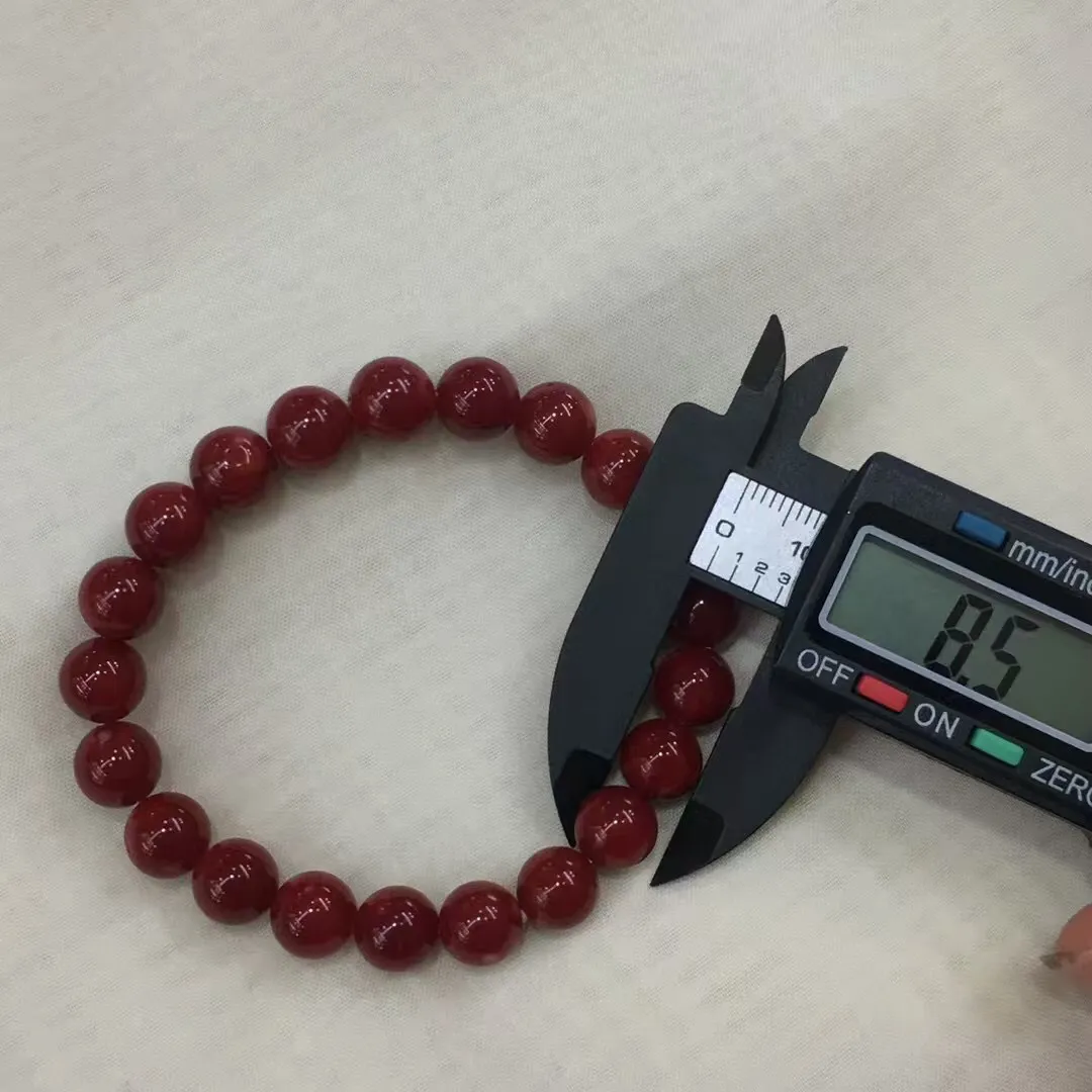 【天然日本阿卡牛血红珊瑚9mm大圆珠手串】️遇不可求！日本产地，阿卡材料，牛血红颜色，光泽柔润透亮，直径约9-8.5mm，重量19.61克，珊瑚本为佛教珍宝，来自深海千年生长，有生长纹，属于有机宝石，气场强大，稀少珍贵！每粒均为天然无添加无修补！有阿卡标志性白芯眼，收藏精品！传承宝贝！
