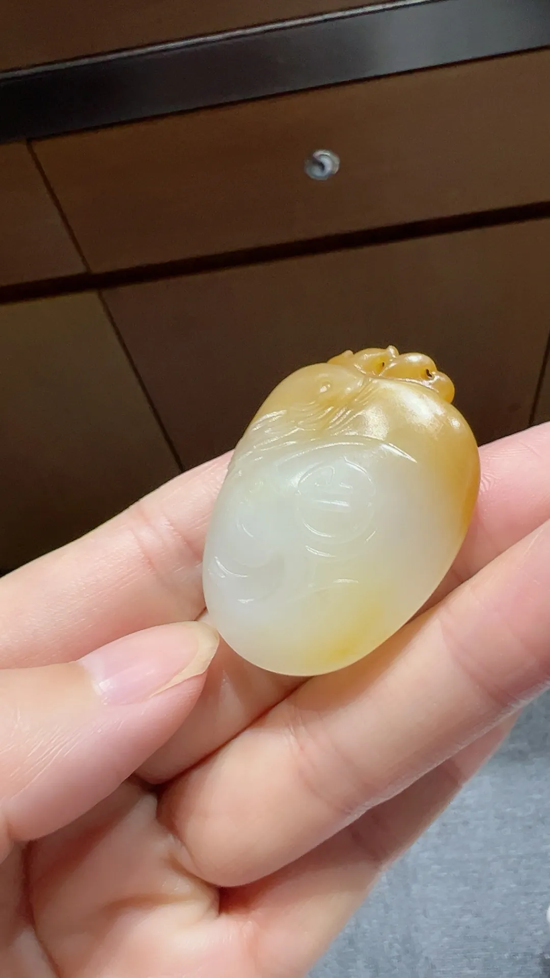 籽料｜大吉大利 大师作品

重17.9克 尺寸40*29.5*11m m