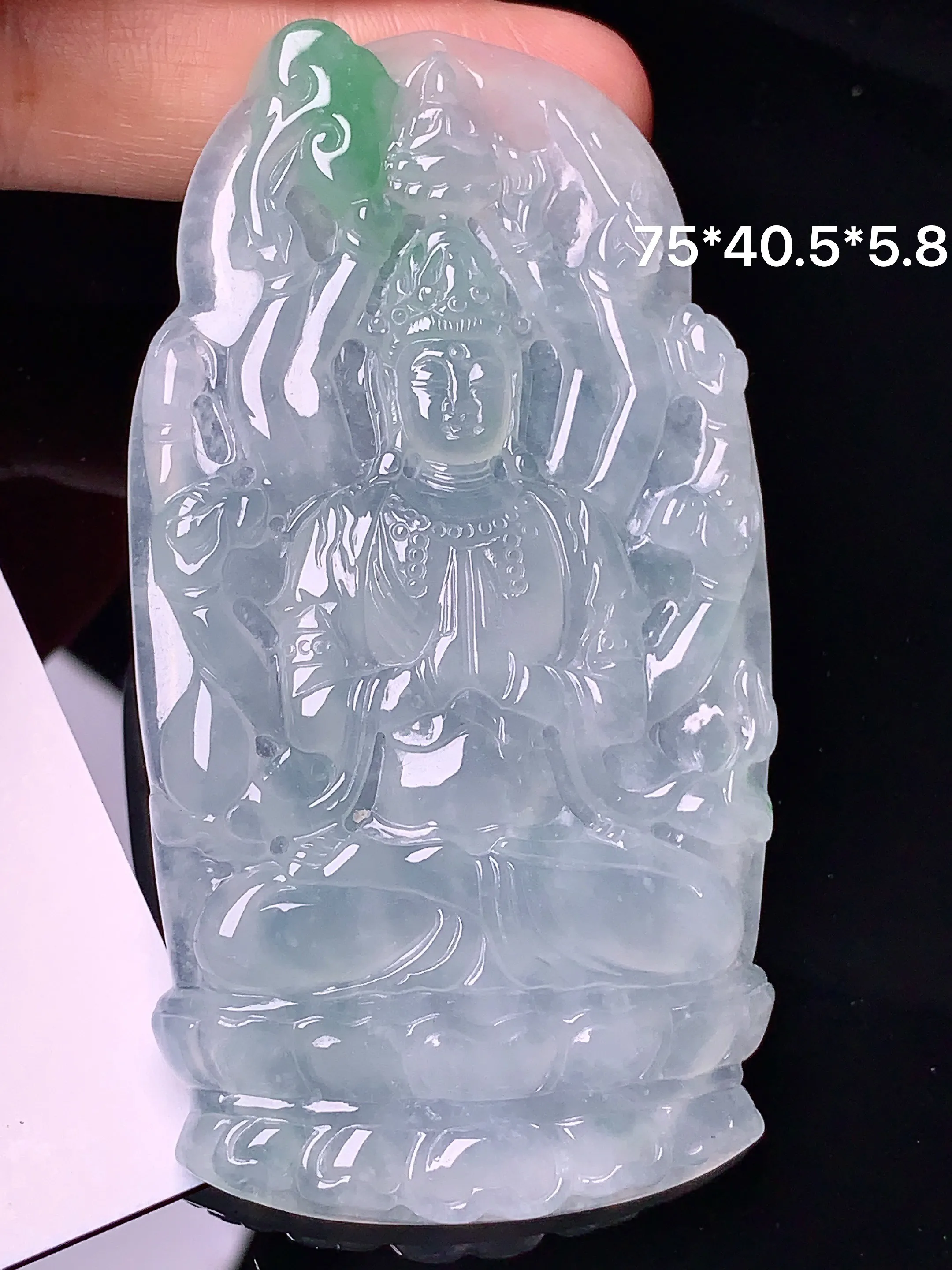 冰种飘绿千手观音吊坠 玉质细腻 水润亮眼  整体尺寸75*40.5*5.8