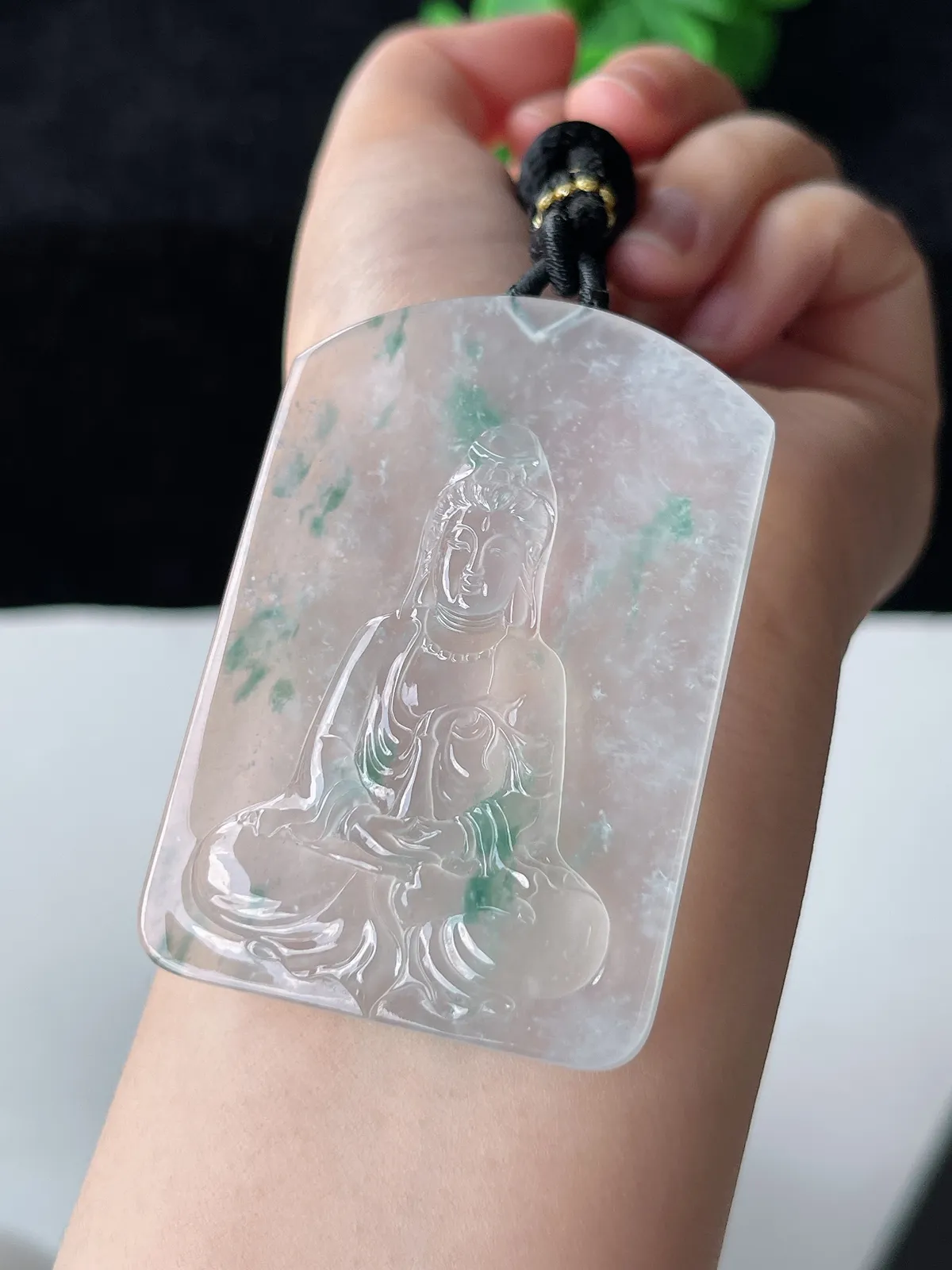 翡翠冰种飘绿观音