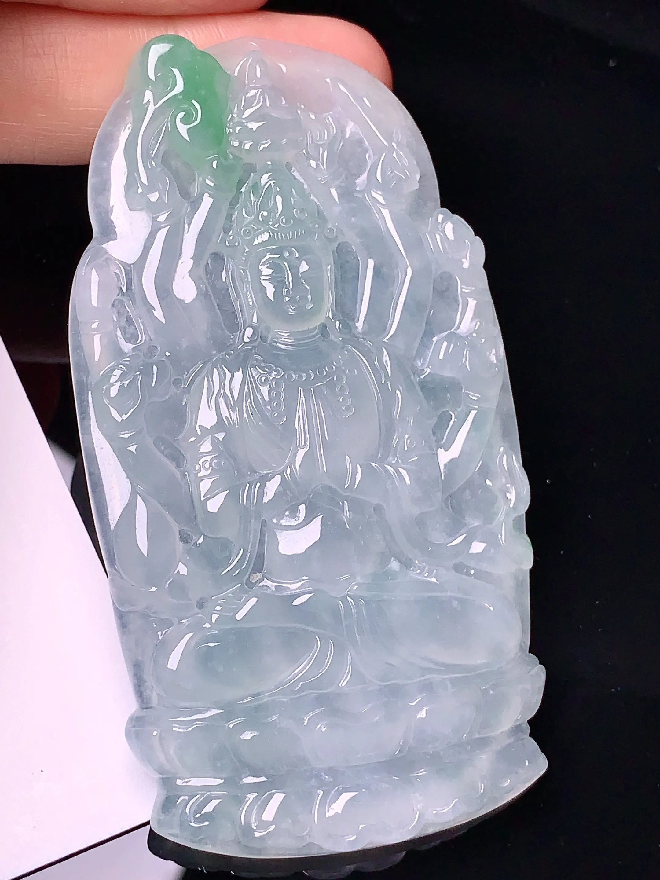 冰种飘绿千手观音吊坠 玉质细腻 水润亮眼  整体尺寸75*40.5*5.8