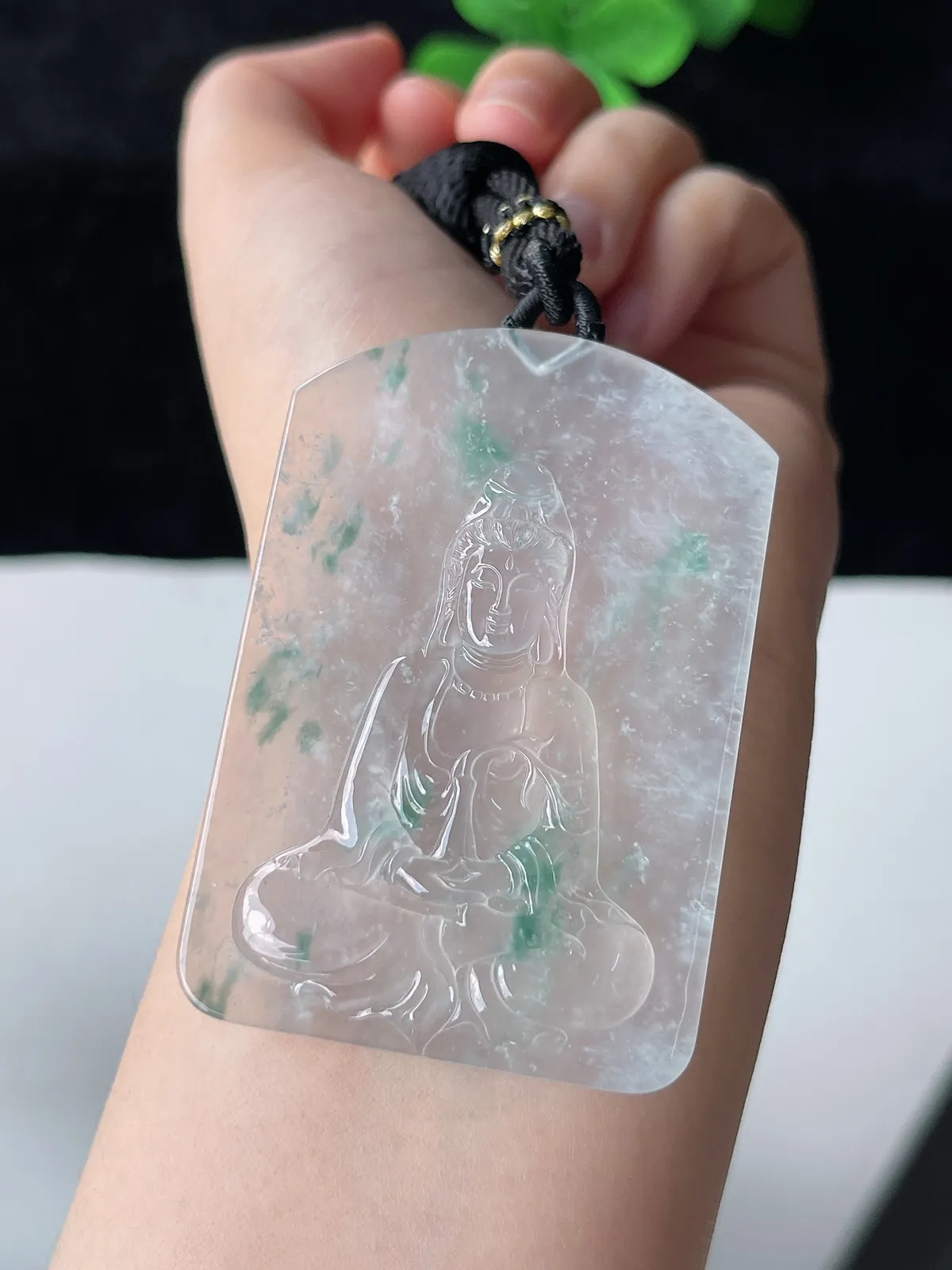 翡翠冰种飘绿观音