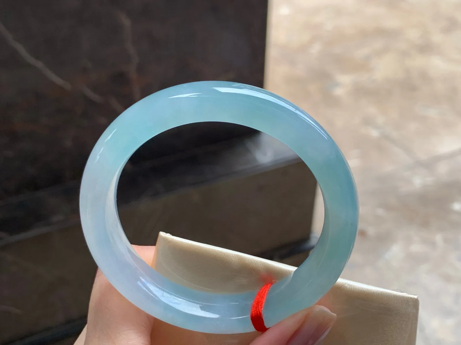 冰手镯
底色漂亮 55.2/12/8.8mm
