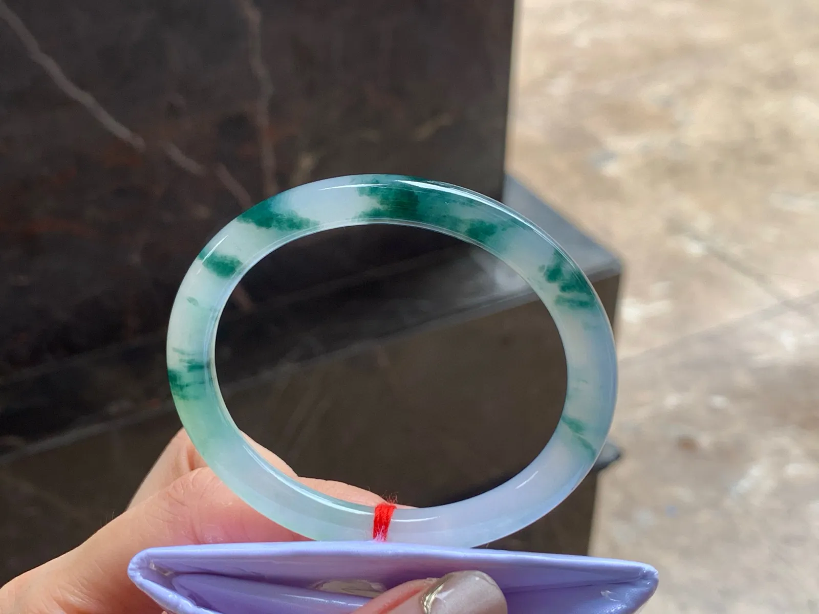 冰种飘花细圆条贵妃镯
种好 53.9/6.5/7mm