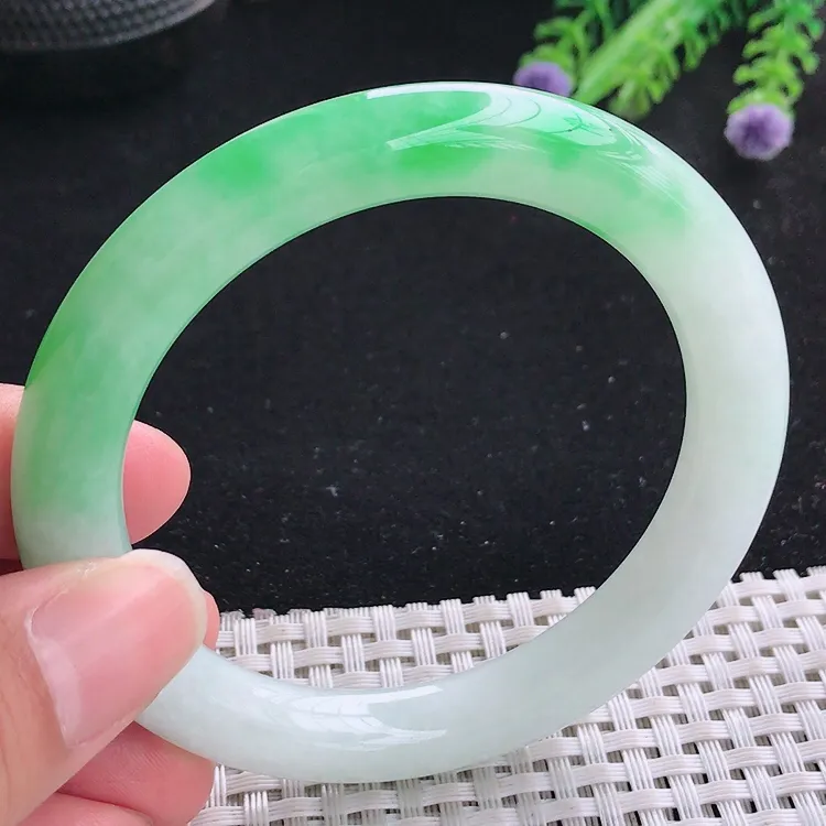 自然光57/9.5/10老坑精美冰润白底青飘阳绿圆条手镯翡翠玉镯美人镯
