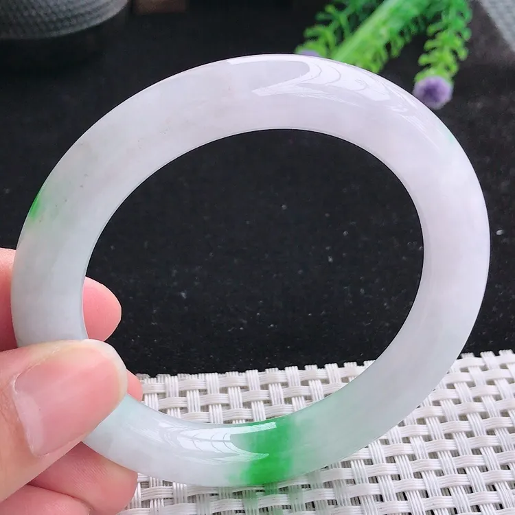自然光57.5/10.5/10.8老坑冰润水灵白底青飘辣阳绿圆条手镯翡翠玉镯美人镯