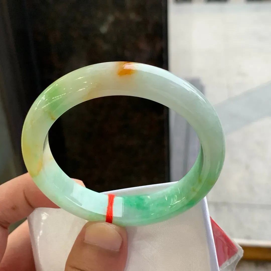 正圈冰糯黄加绿 无瑕 尺寸:56.5/12.5/8.4 超值