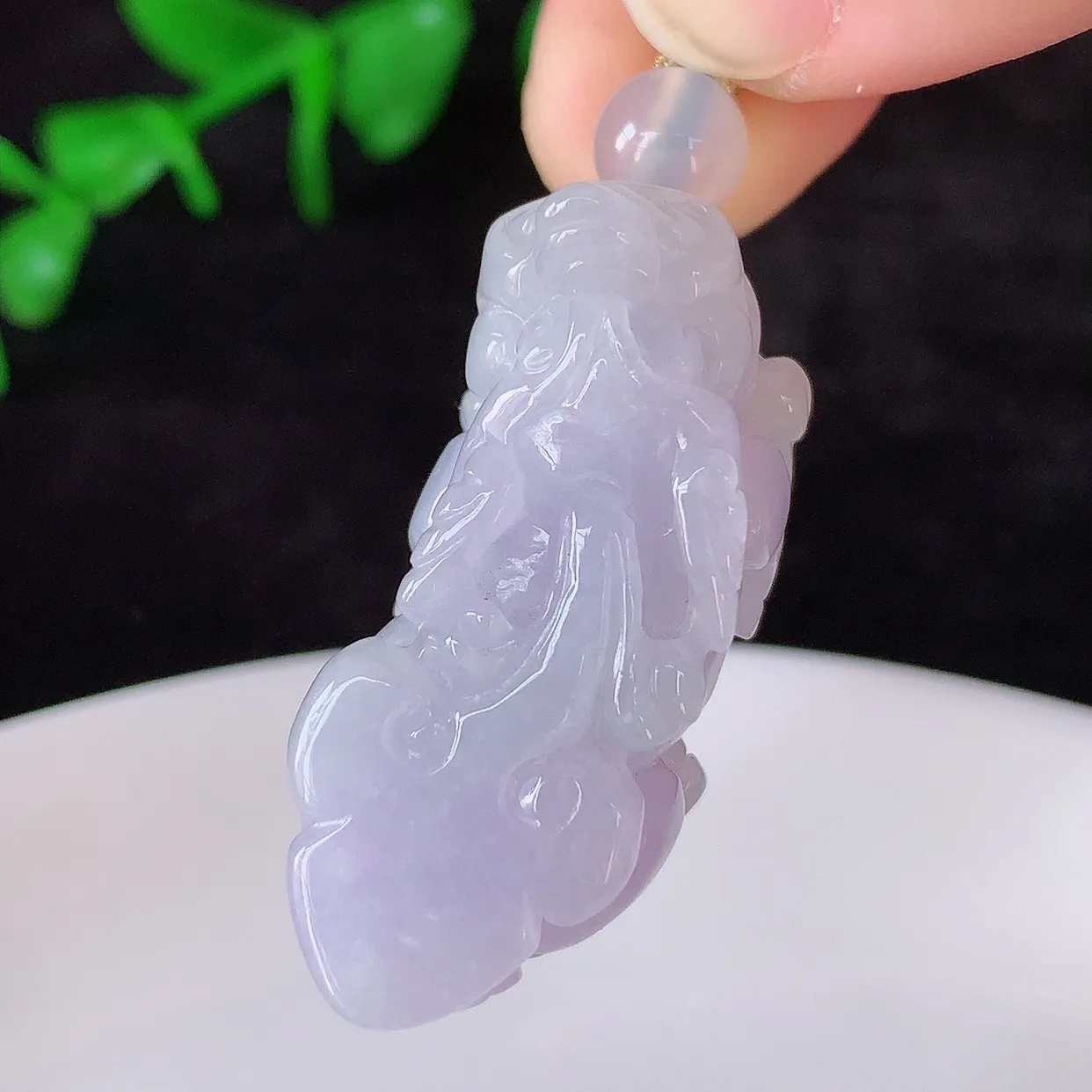 自然光实拍，冰润冰糯种紫罗兰翡翠招财貔貅吊坠，民间有“一摸貔貅运程旺盛，再摸貔貅财运滚滚，三摸貔貅平步青云 ”的美好祝愿。#57.24