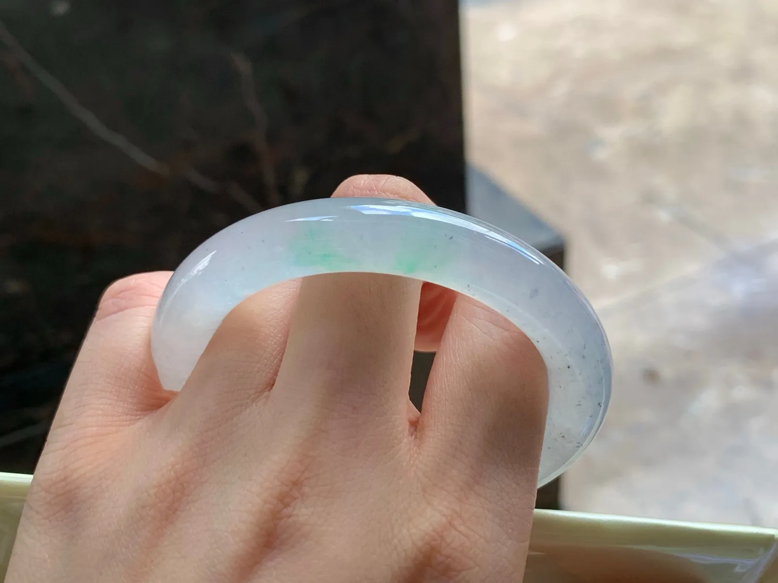 冰乌鸡飘色福镯
种好水足 53.8/10.5mm
