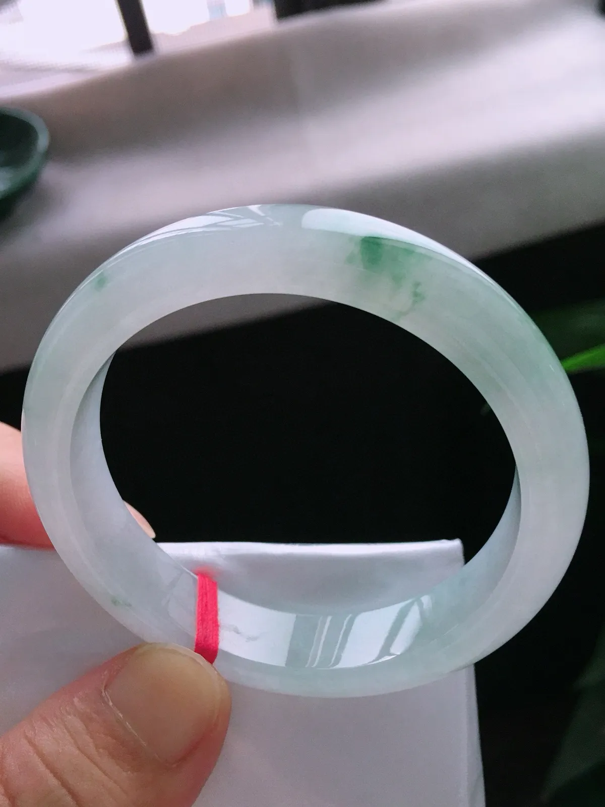 圈口52.3，正圈手镯，小圈口，飘花，玉质冰润细腻，尺寸52.3-12.3-7.3mm