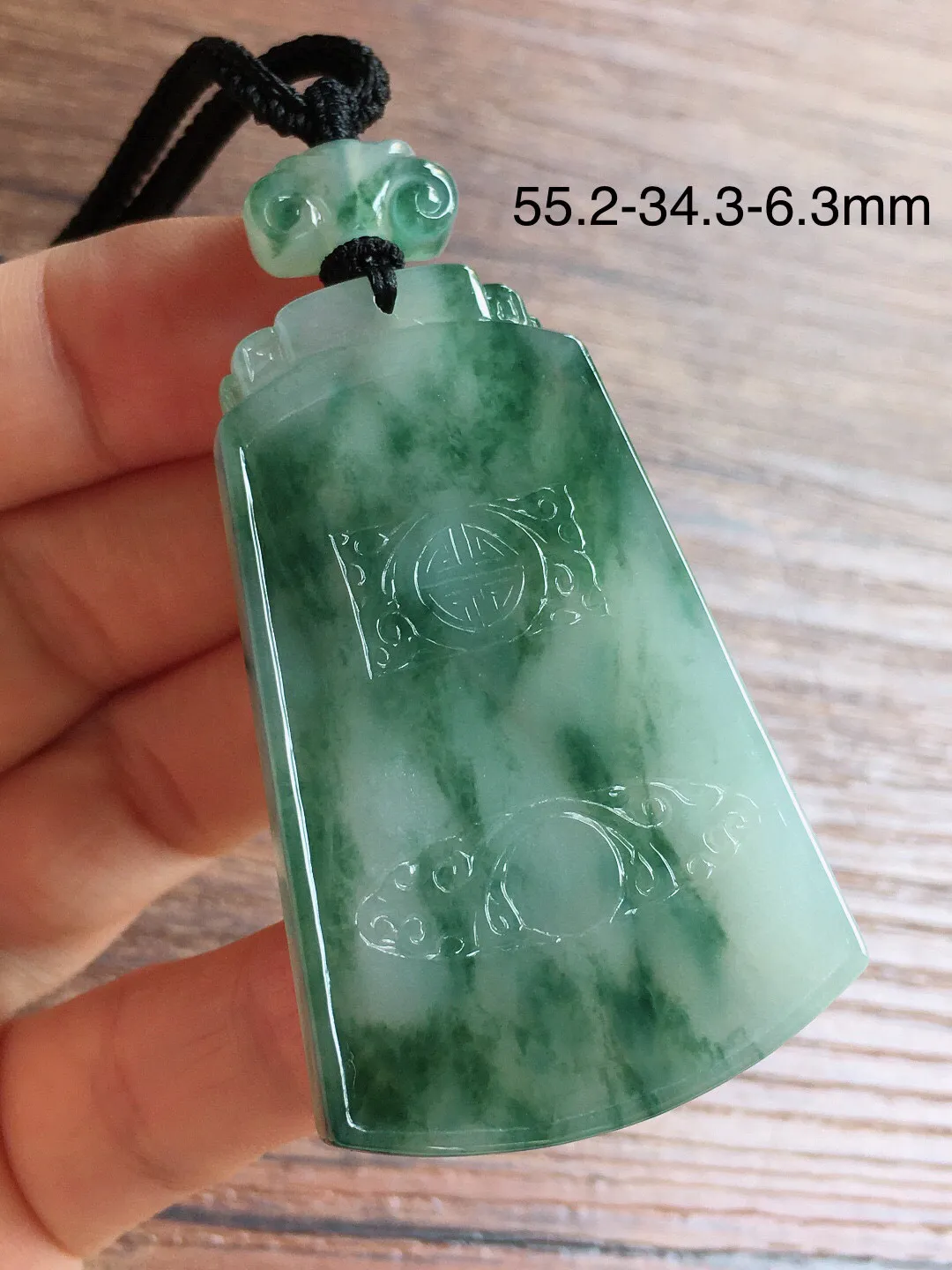 冰飘花无事牌，冰润细腻，厚装种老，种水好，整体尺寸55.2*34.3*6.3