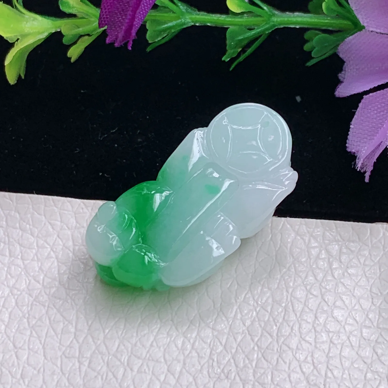 px实拍28.9*14.5*8.8天然翡翠精雕冰胶飘绿小貔貅玉吊坠玉皮休