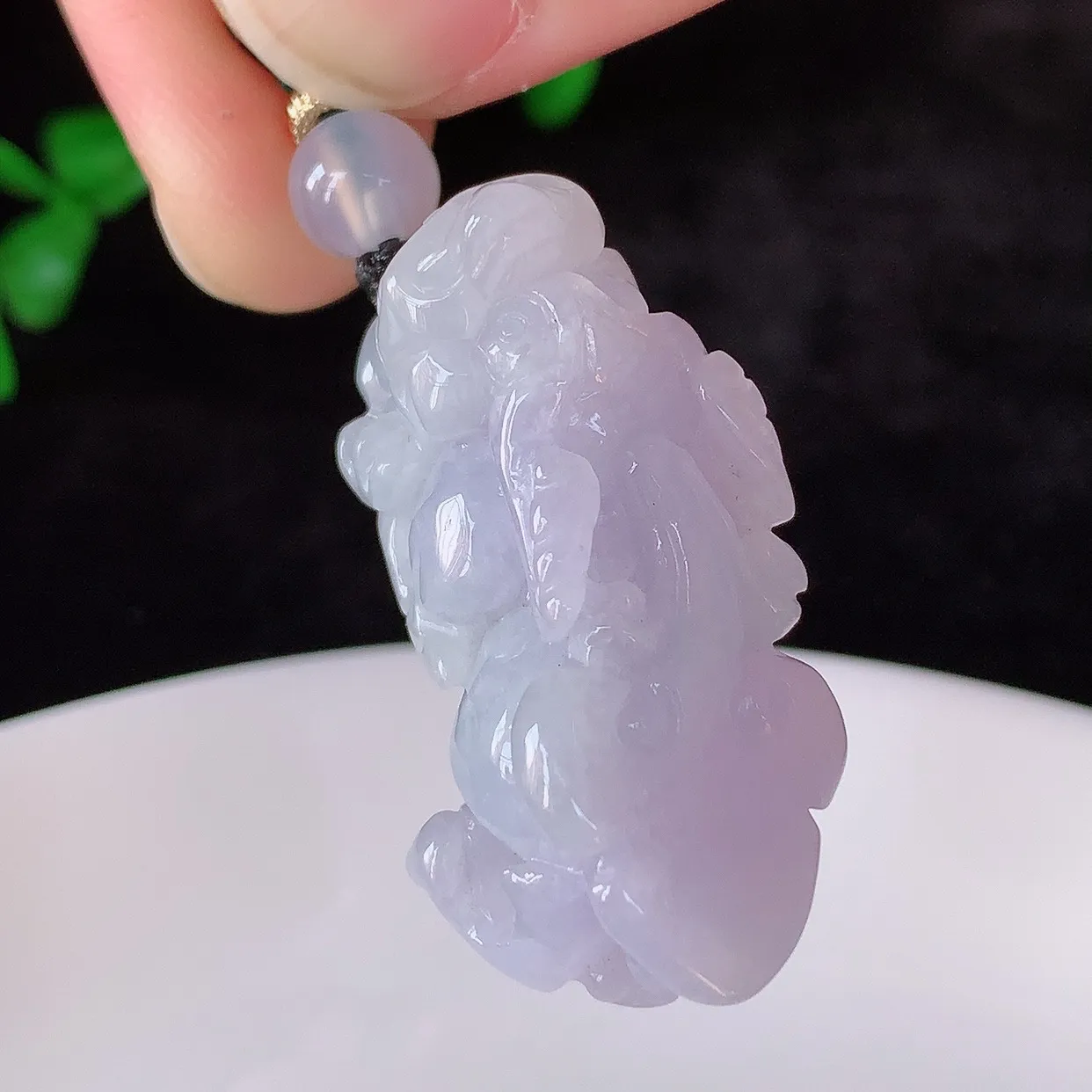 自然光实拍，冰润冰糯种紫罗兰翡翠招财貔貅吊坠，民间有“一摸貔貅运程旺盛，再摸貔貅财运滚滚，三摸貔貅平步青云 ”的美好祝愿。#57.24