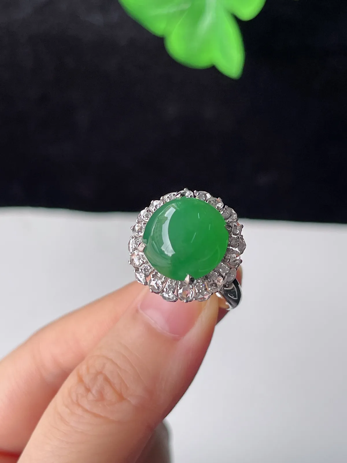 翡翠冰糯种浅绿色戒指