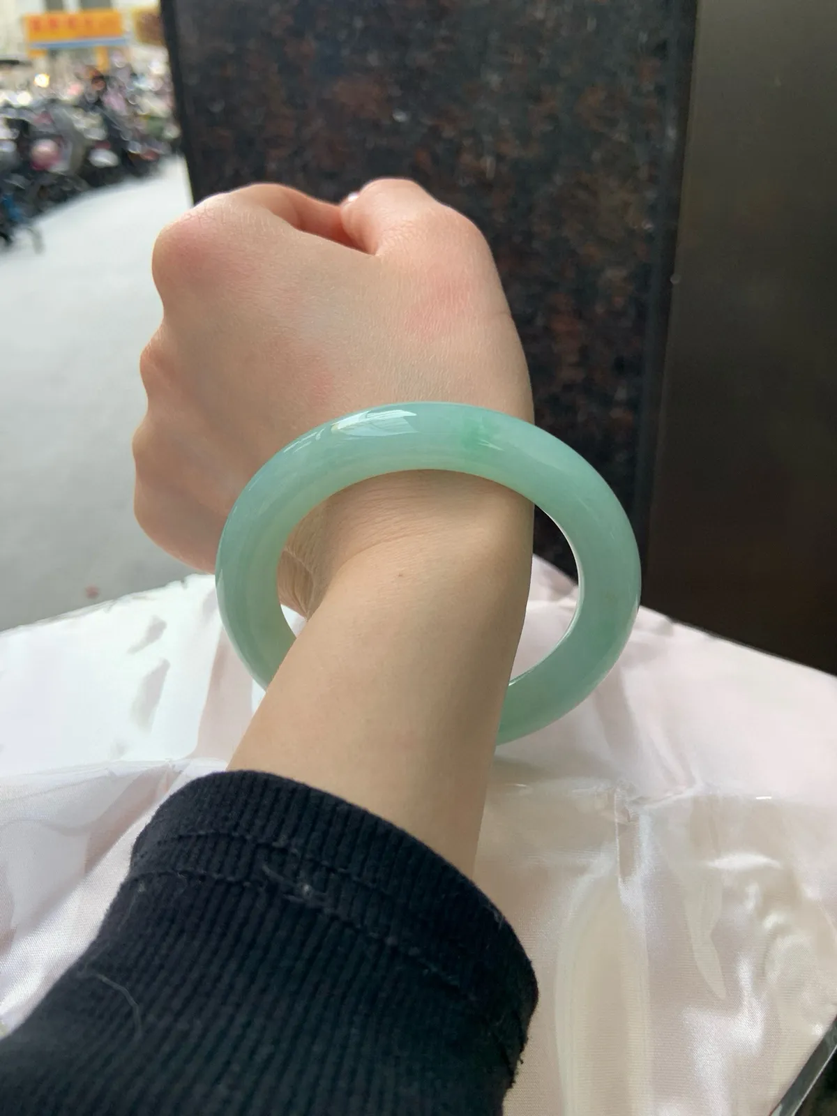满绿圆条
55.8-11.3-11.3
满圈苹果绿底色养眼青翠