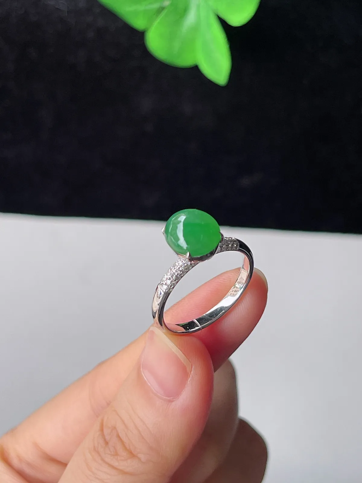 翡翠冰糯绿戒指