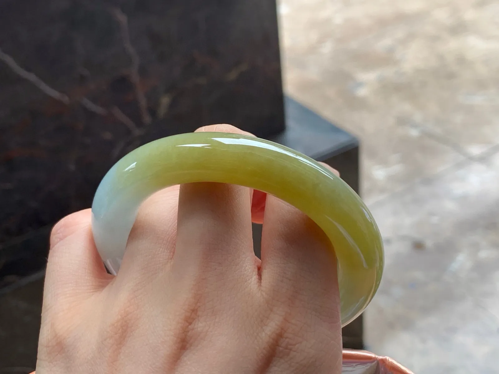 种黄翡福镯
玉质细腻 54.6/11.7mm