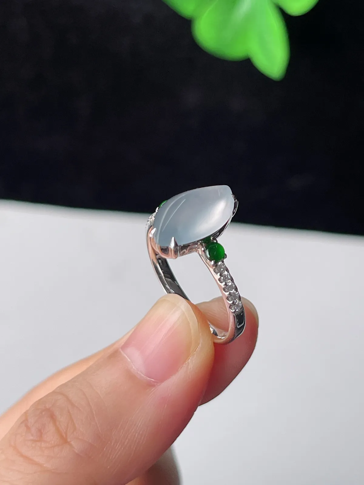 翡翠冰种白色随型戒指