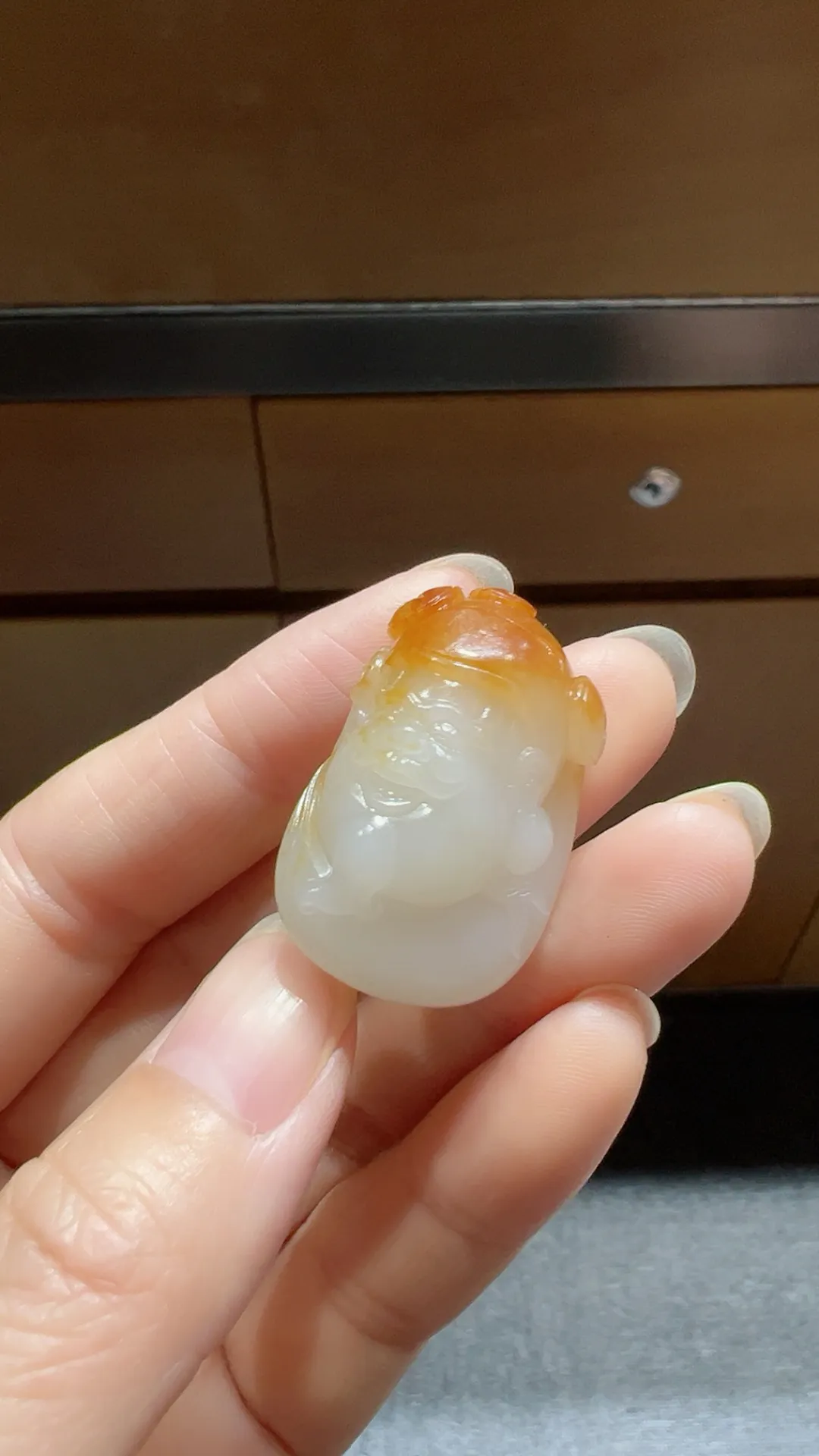 籽料｜红皮财神 大师作品

重11.7克 尺寸32*21*11.5m m