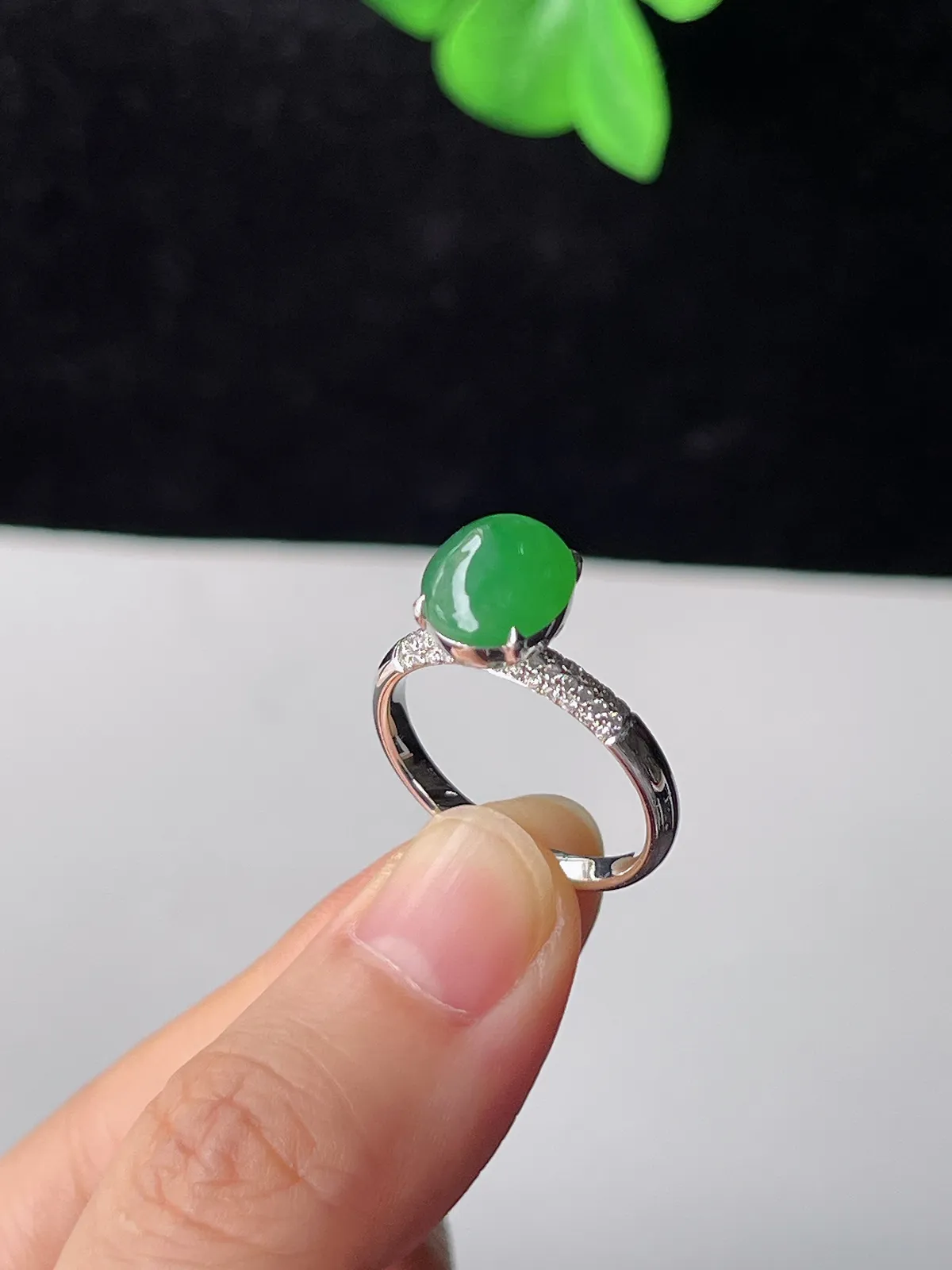 翡翠冰糯绿戒指