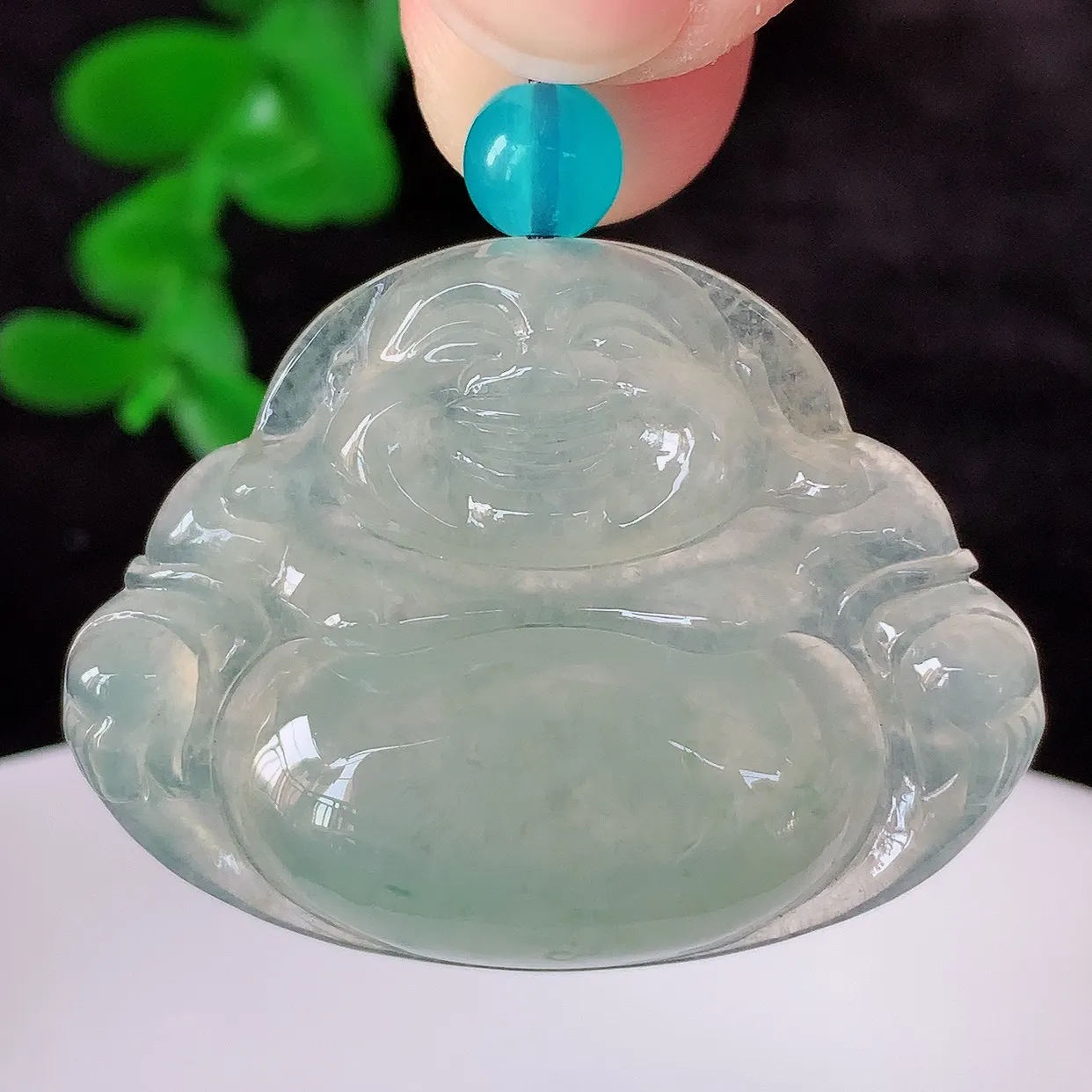 自然光实拍，冰润冰种翡翠佛公吊坠，饱满， 佛公亦保平安，寓意有福（佛公）相伴，配戴优雅迷人！#41.24