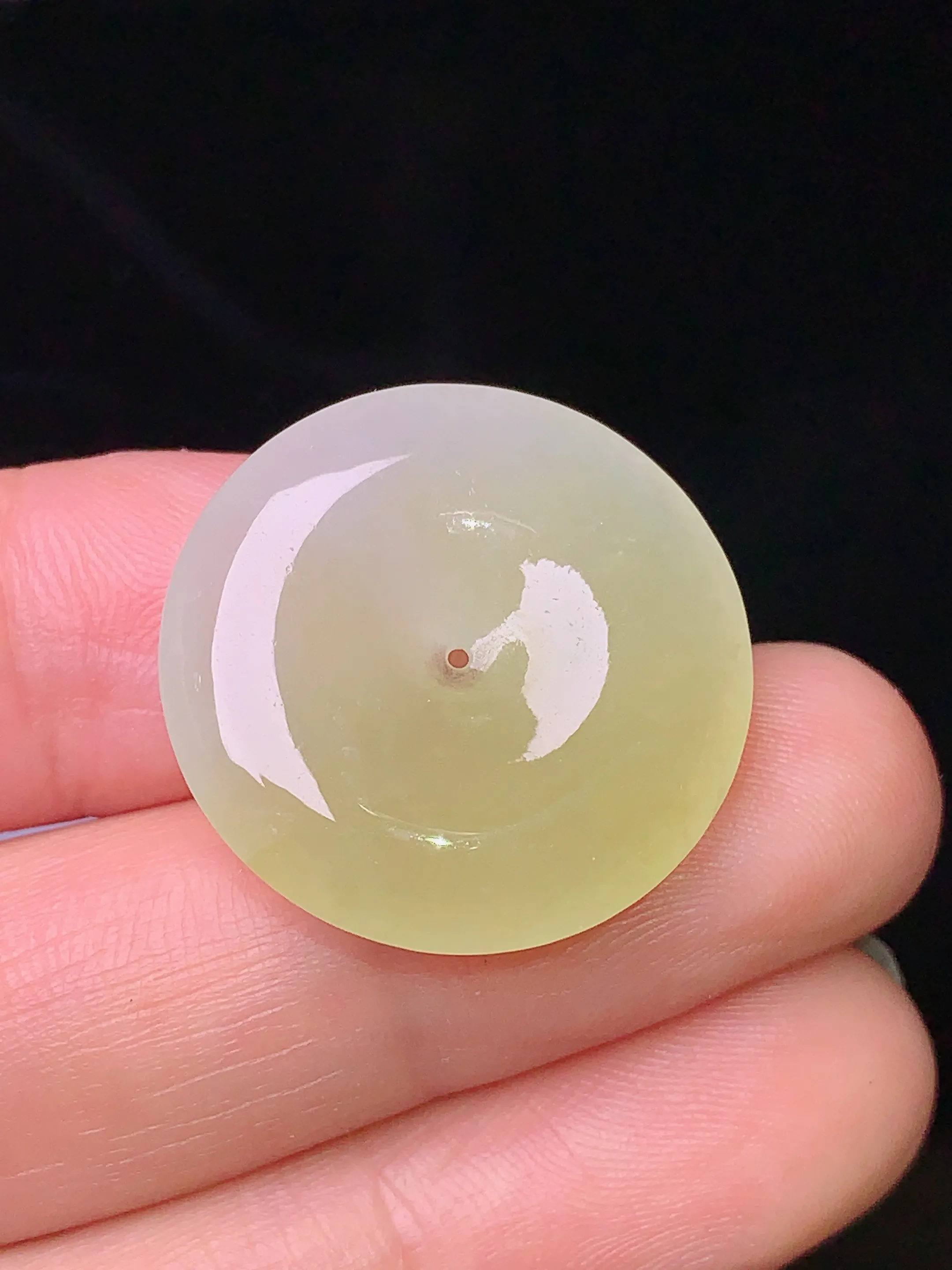 飘黄翡平安扣吊坠 玉质细腻 水润亮眼  整体尺寸22.5*4.6