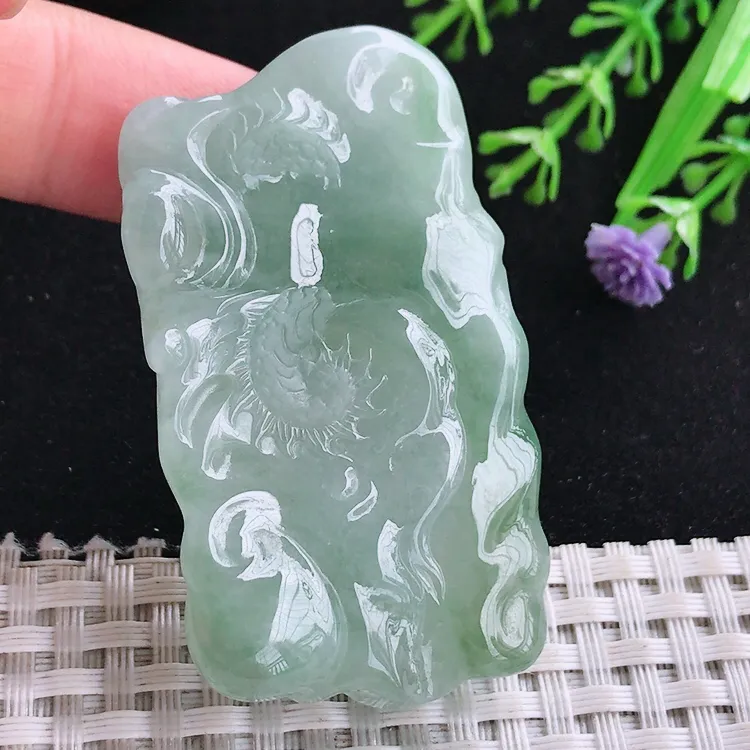 自然光57/31.5/10老坑温润浅绿底龙牌吊坠玉石玉坠挂件