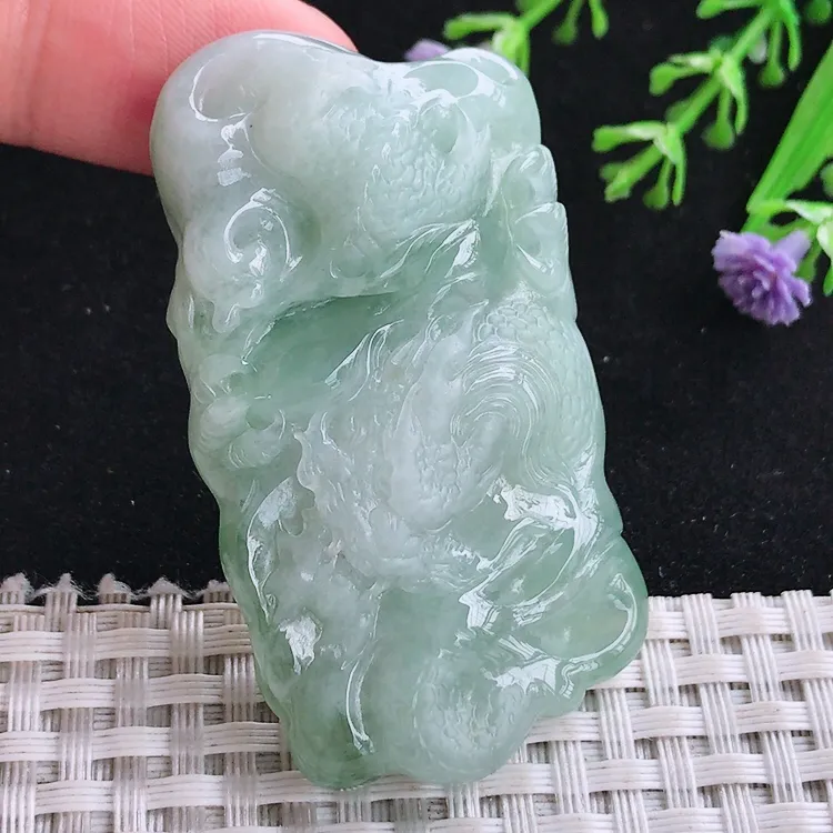 自然光57/31.5/10老坑温润浅绿底龙牌吊坠玉石玉坠挂件