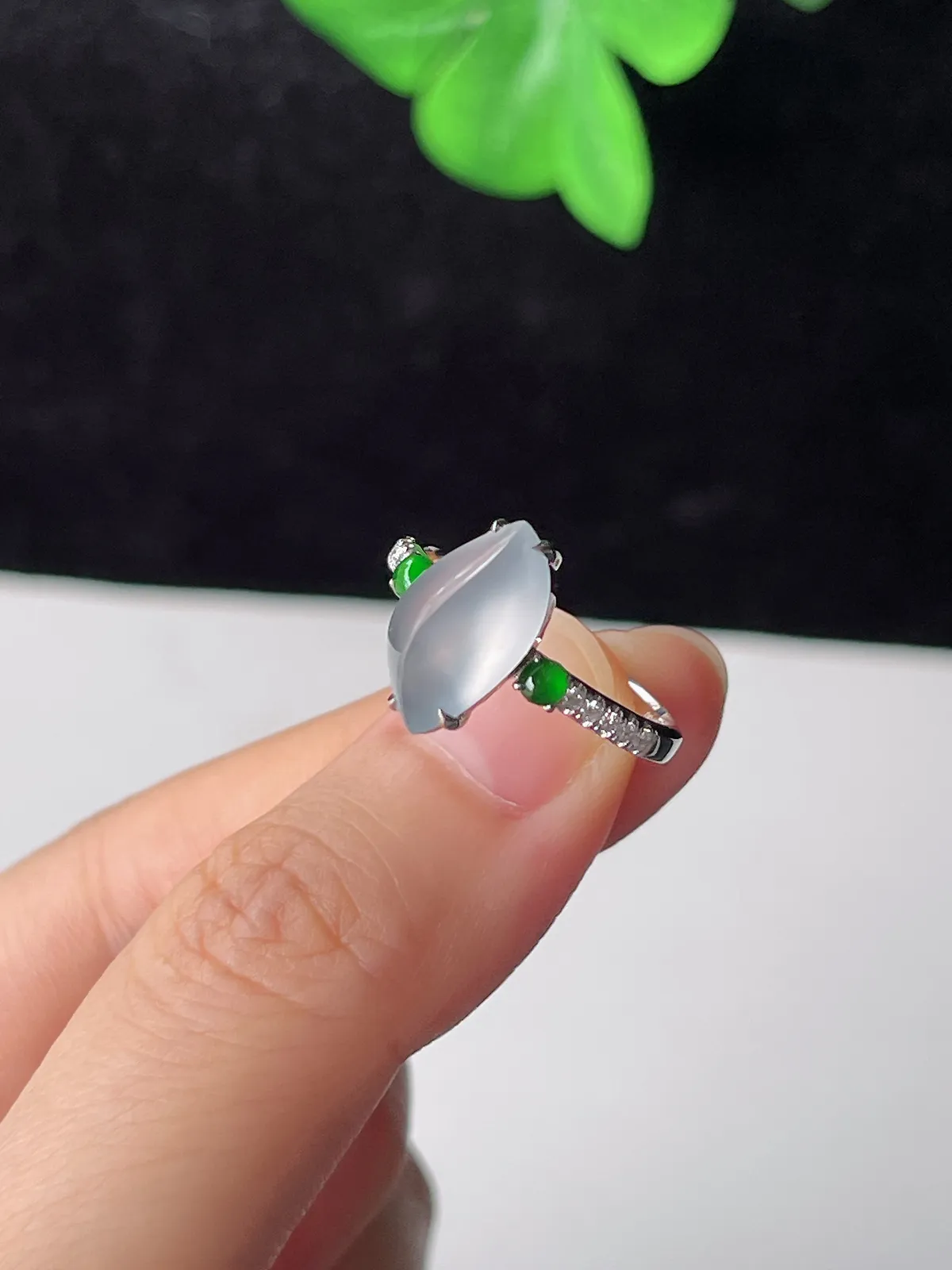 翡翠冰种白色随型戒指