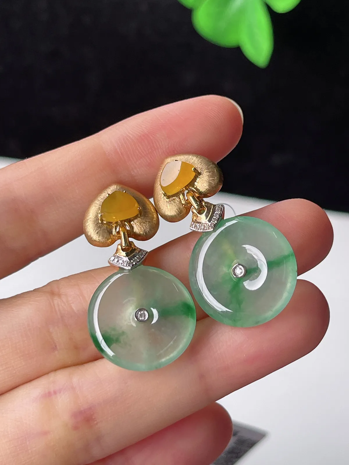 翡翠冰绿飘花耳坠