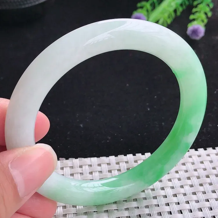自然光57/9.5/10老坑精美冰润白底青飘阳绿圆条手镯翡翠玉镯美人镯