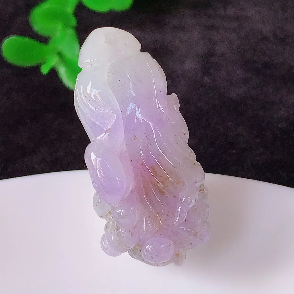 自然光实拍，冰润冰糯种紫罗兰翡翠招百财白菜吊坠，百财聚来，财源滚滚，色泽鲜艳，精工水润的白菜，性价比高！#1.24