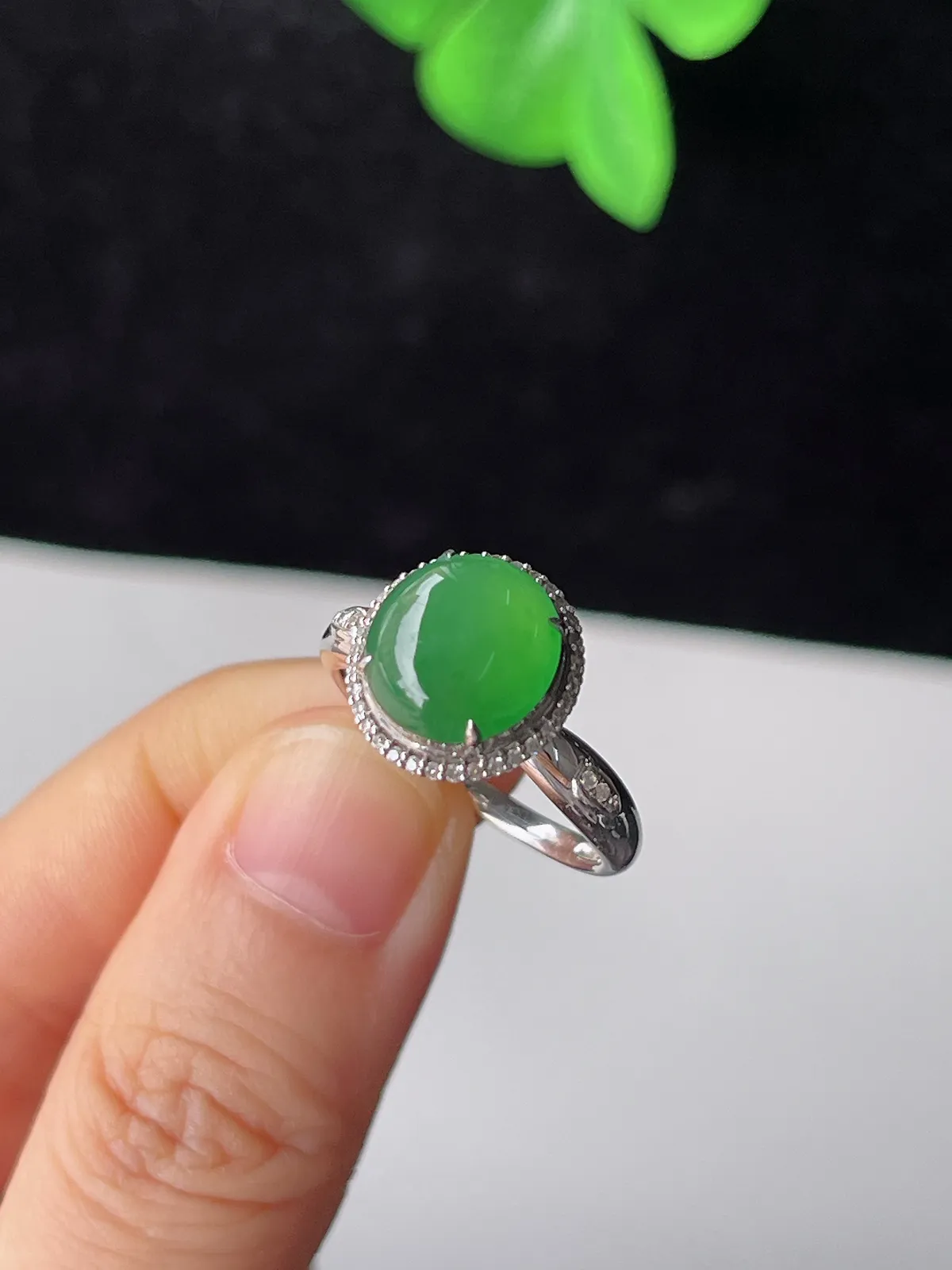 翡翠冰糯绿色戒指