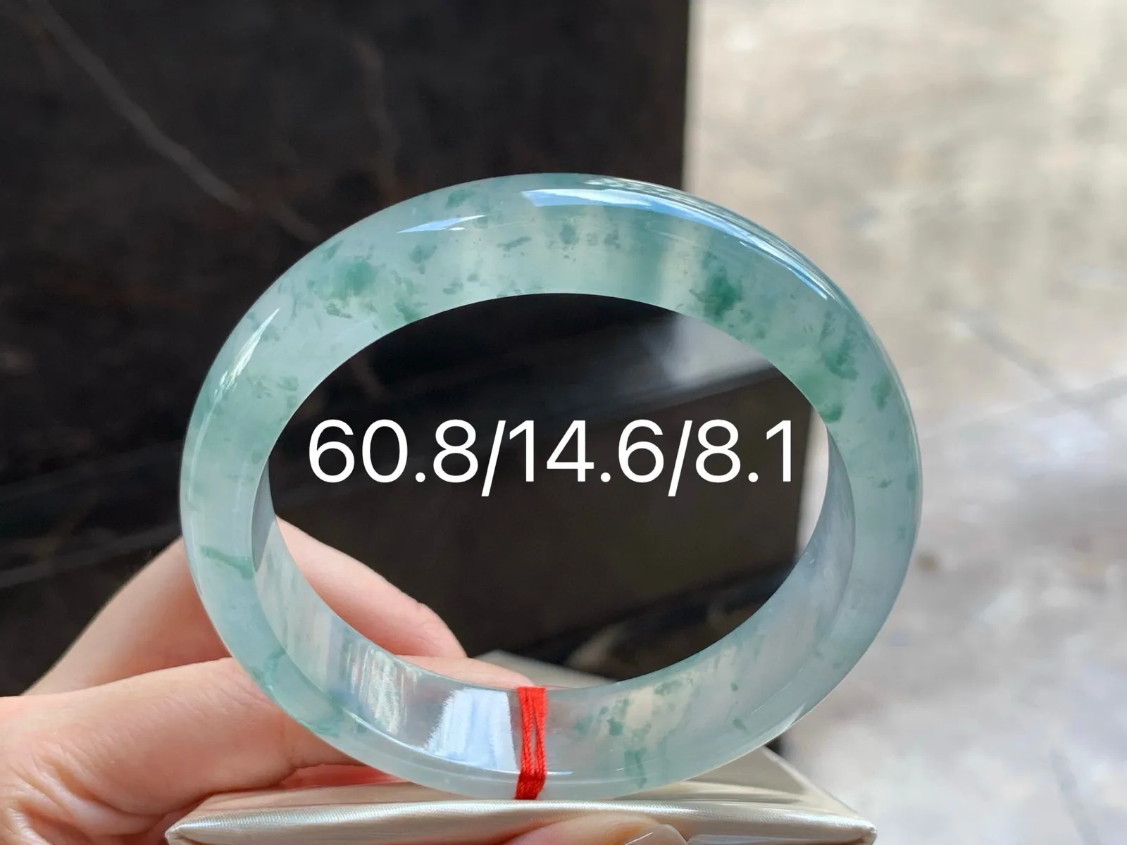 冰种飘花手镯
种老60.8/14.6/8.1mm