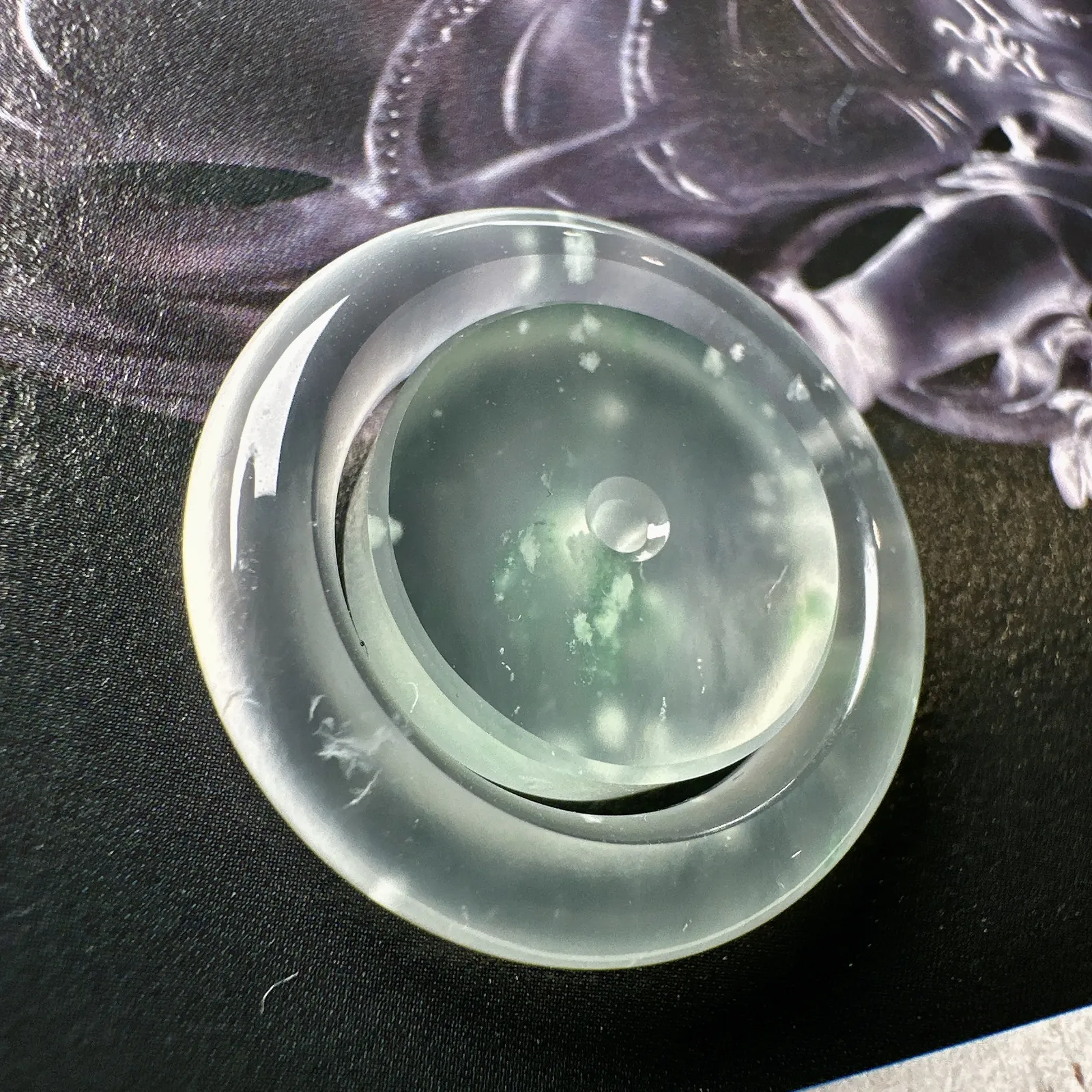 【玻璃种飘绿戒圈、路路通套装】雪花棉，难得的冰润度，难得的好颜色，韵味十足，古色古香。也可当甜甜圈佩戴，多用款