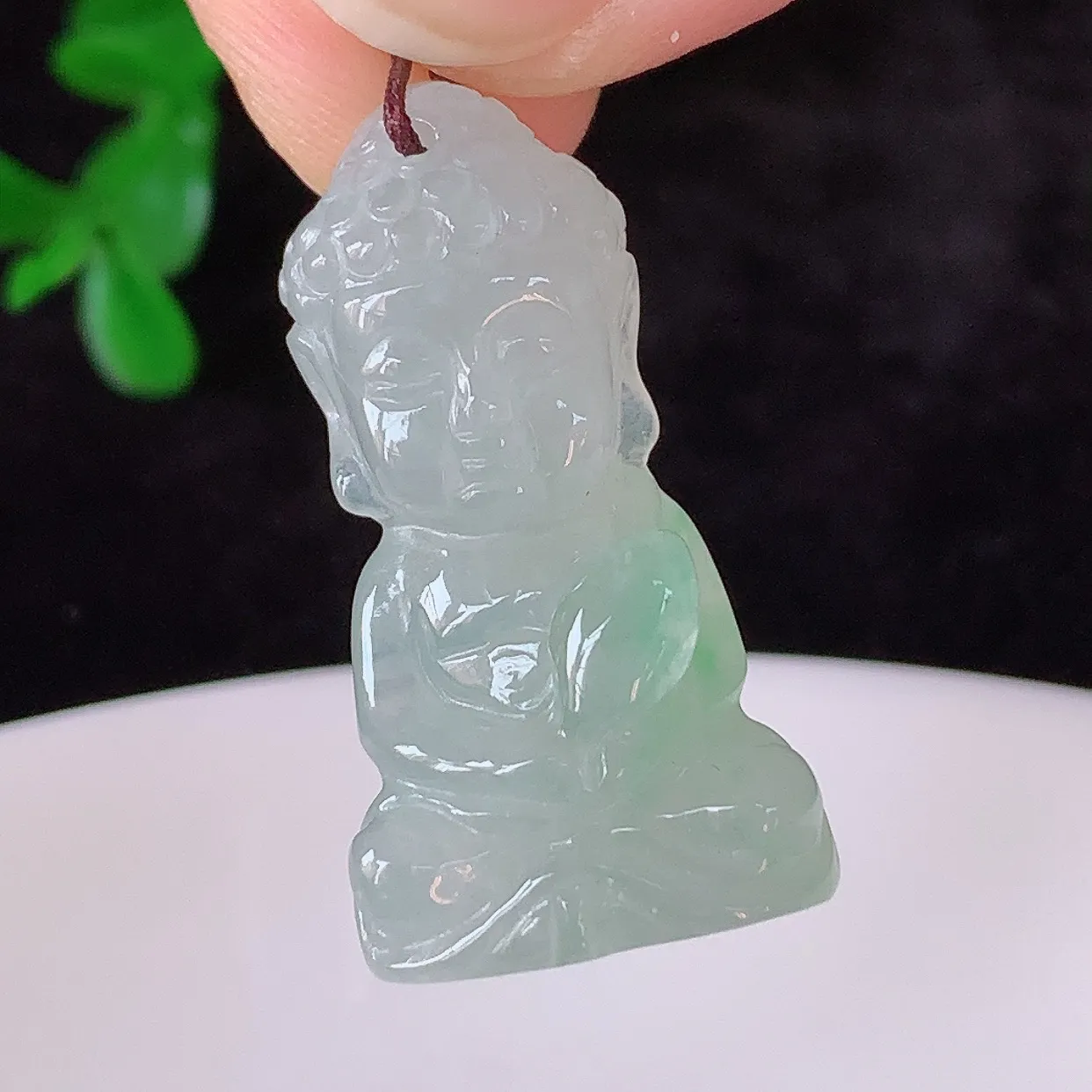 自然光实拍，冰润冰飘绿翡翠宝宝佛吊坠，种老水足，翠色灵动，寓意美好，佩戴时尚出众！#57.24