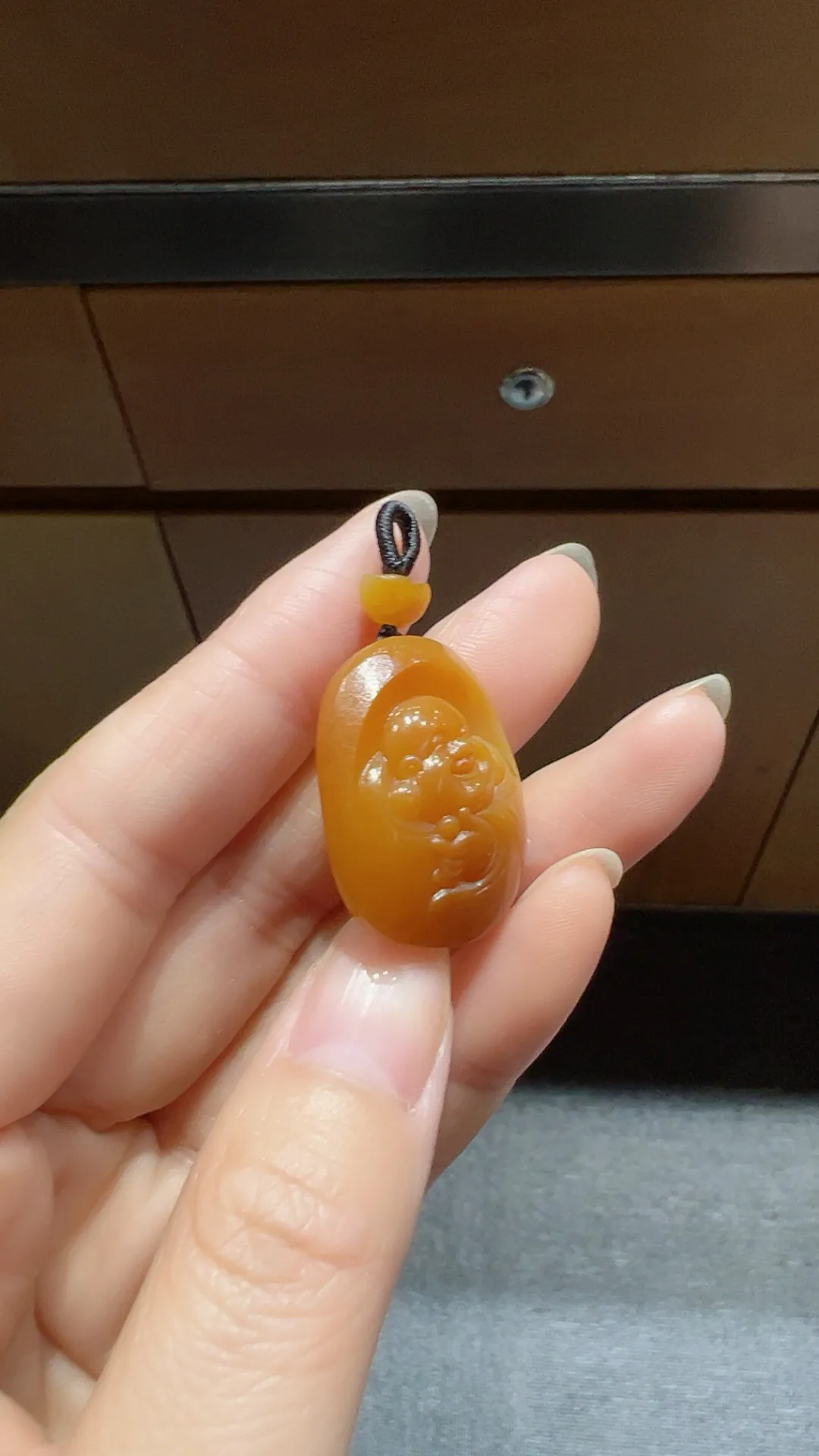 籽料｜红沁弥勒佛
推荐 细油 工艺精细 镶嵌品质 

重8.6克 尺寸27*21*8.8m m