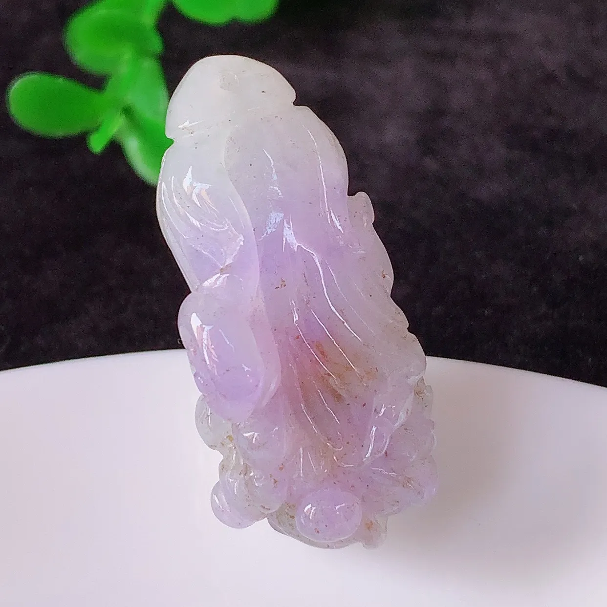 自然光实拍，冰润冰糯种紫罗兰翡翠招百财白菜吊坠，百财聚来，财源滚滚，色泽鲜艳，精工水润的白菜，性价比高！#1.24