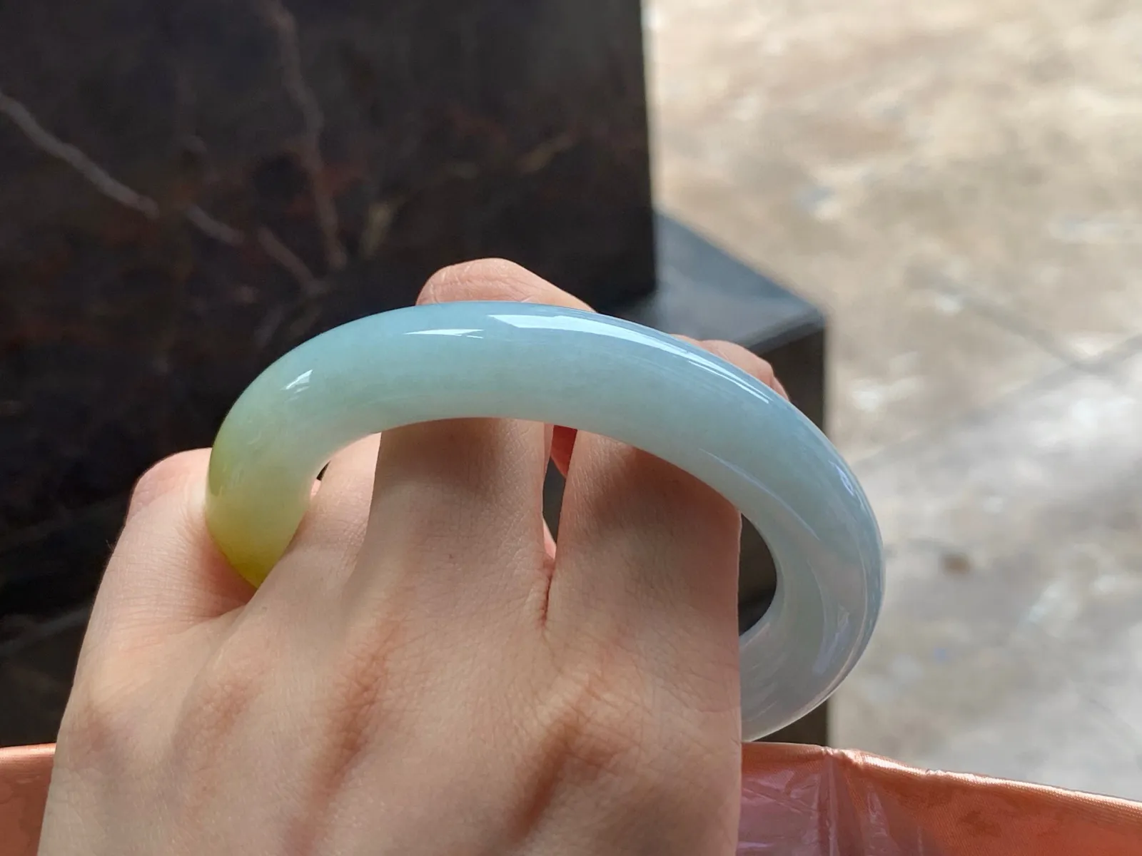 种黄翡福镯
玉质细腻 54.6/11.7mm