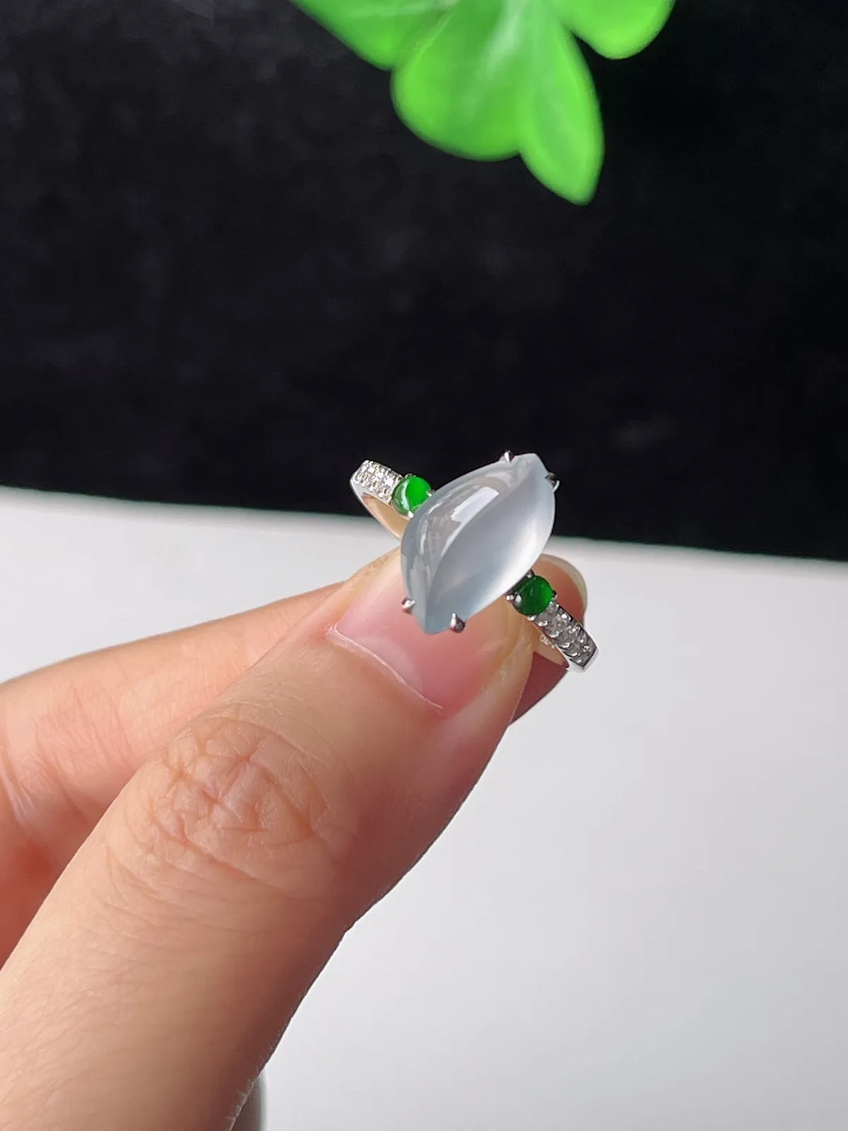 翡翠冰种白色随型戒指