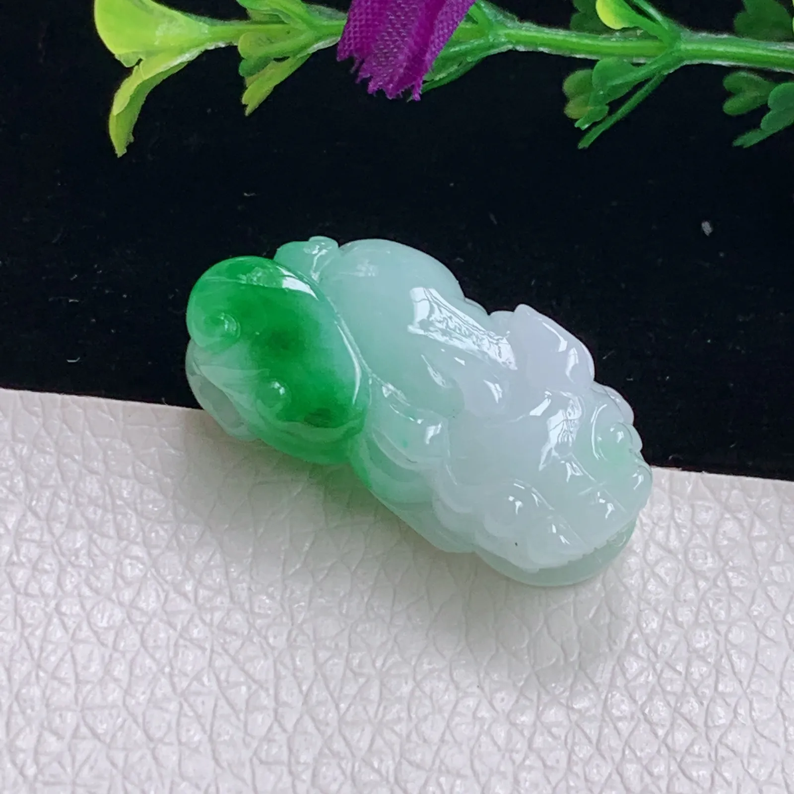 px实拍28.9*14.5*8.8天然翡翠精雕冰胶飘绿小貔貅玉吊坠玉皮休