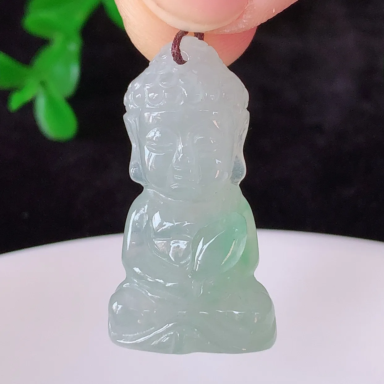 自然光实拍，冰润冰飘绿翡翠宝宝佛吊坠，种老水足，翠色灵动，寓意美好，佩戴时尚出众！#57.24