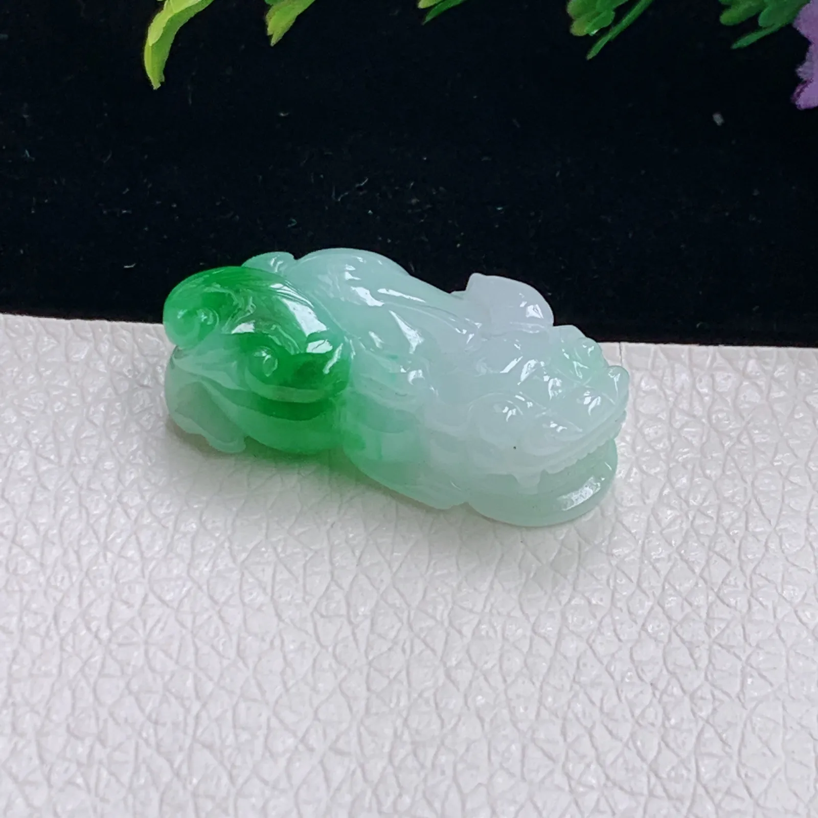 px实拍28.9*14.5*8.8天然翡翠精雕冰胶飘绿小貔貅玉吊坠玉皮休